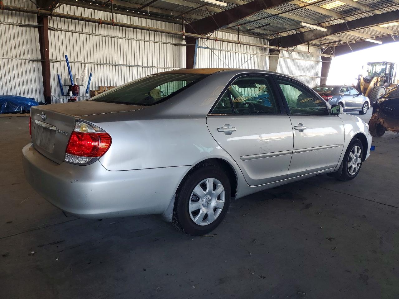 2005 Toyota Camry Le Silver vin: 4T1BE32K85U590695