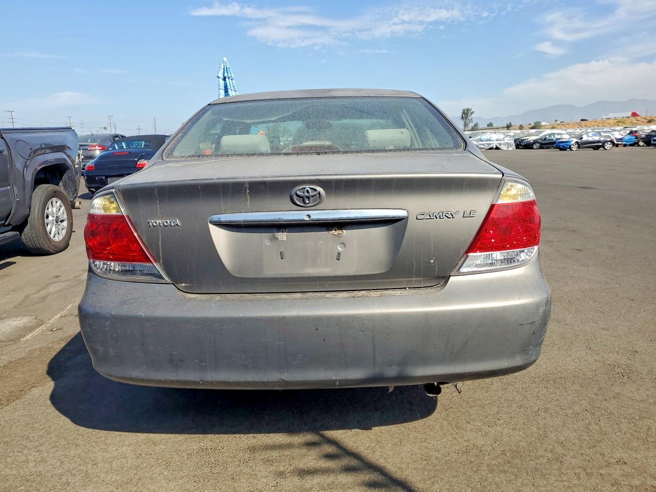 2005 Toyota Camry Le Gray vin: 4T1BE32K85U622545