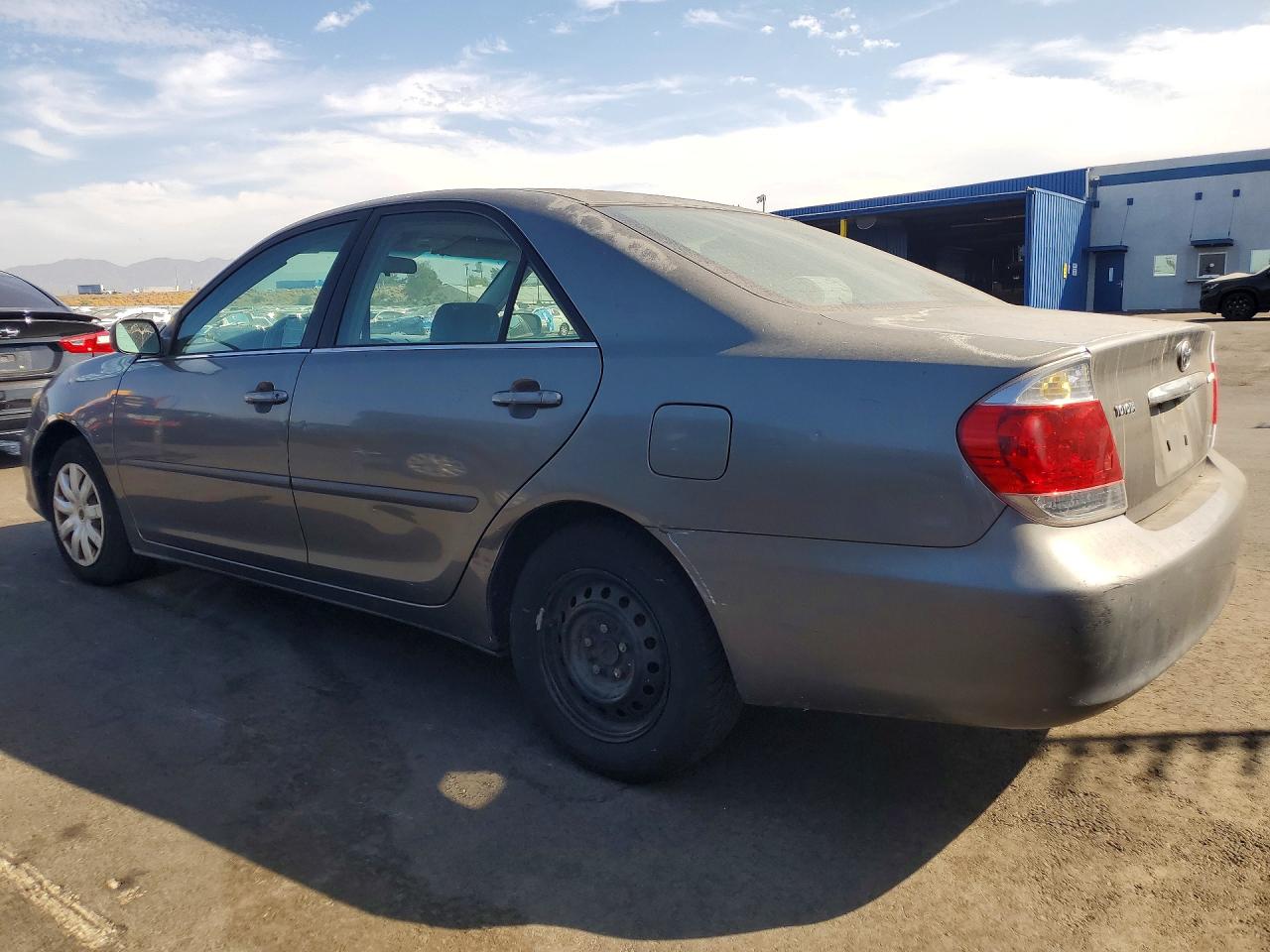2005 Toyota Camry Le Gray vin: 4T1BE32K85U622545