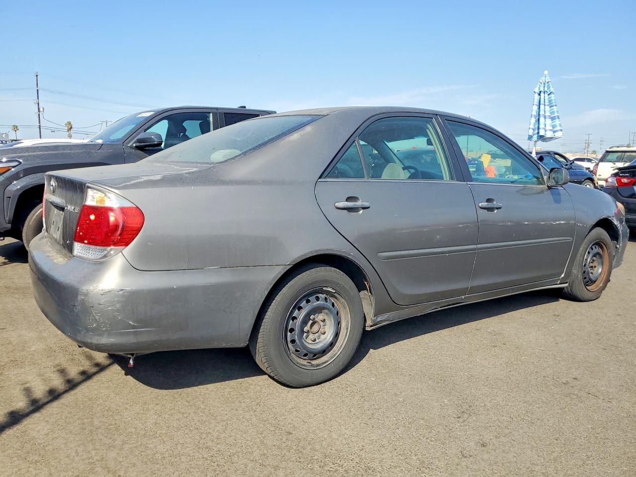 2005 Toyota Camry Le Gray vin: 4T1BE32K85U622545