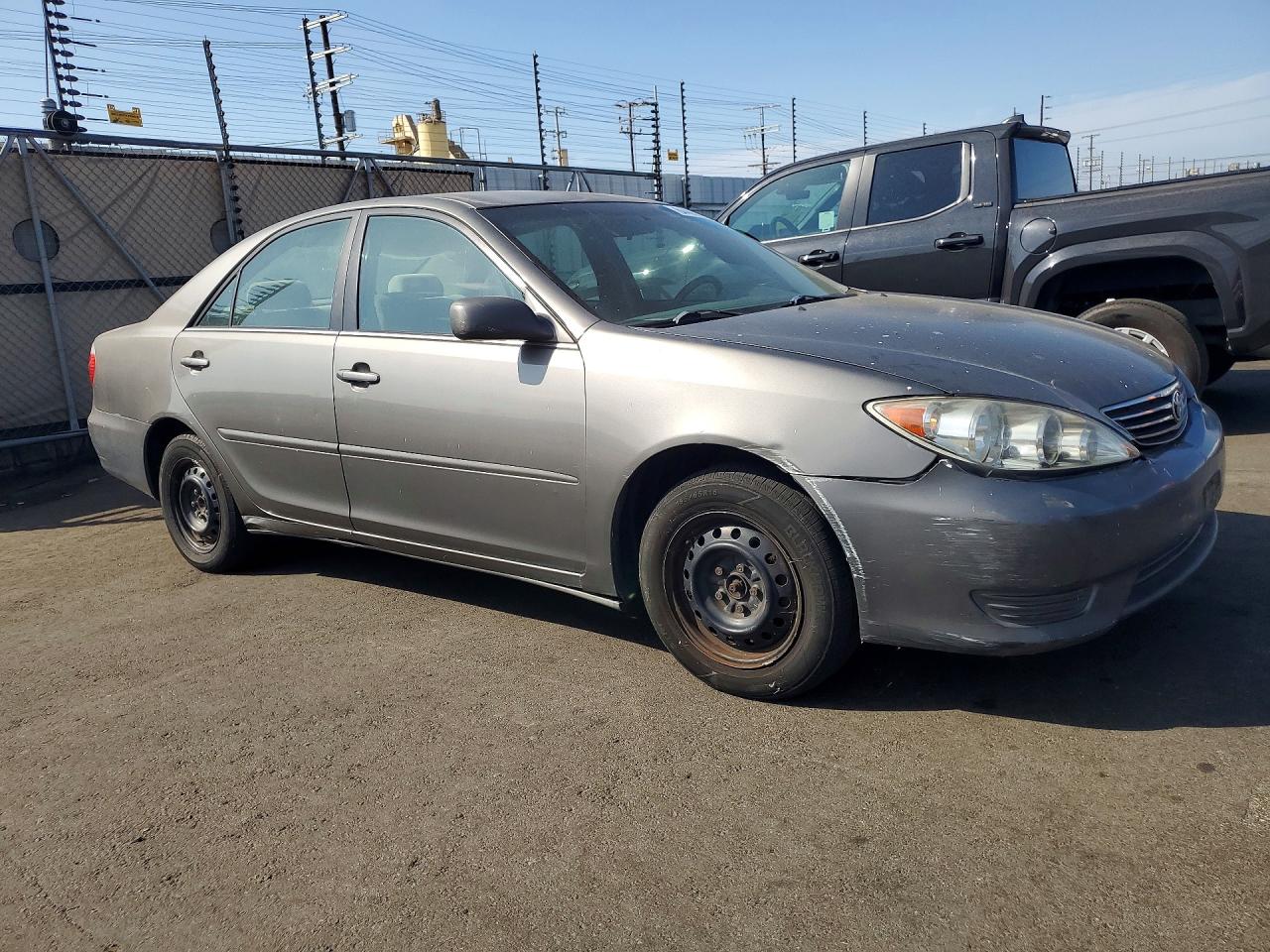 2005 Toyota Camry Le Gray vin: 4T1BE32K85U622545