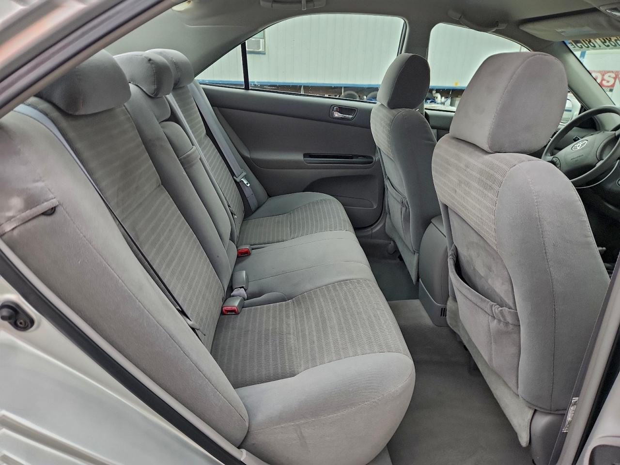 2005 Toyota Camry Le Silver vin: 4T1BE32K85U623954