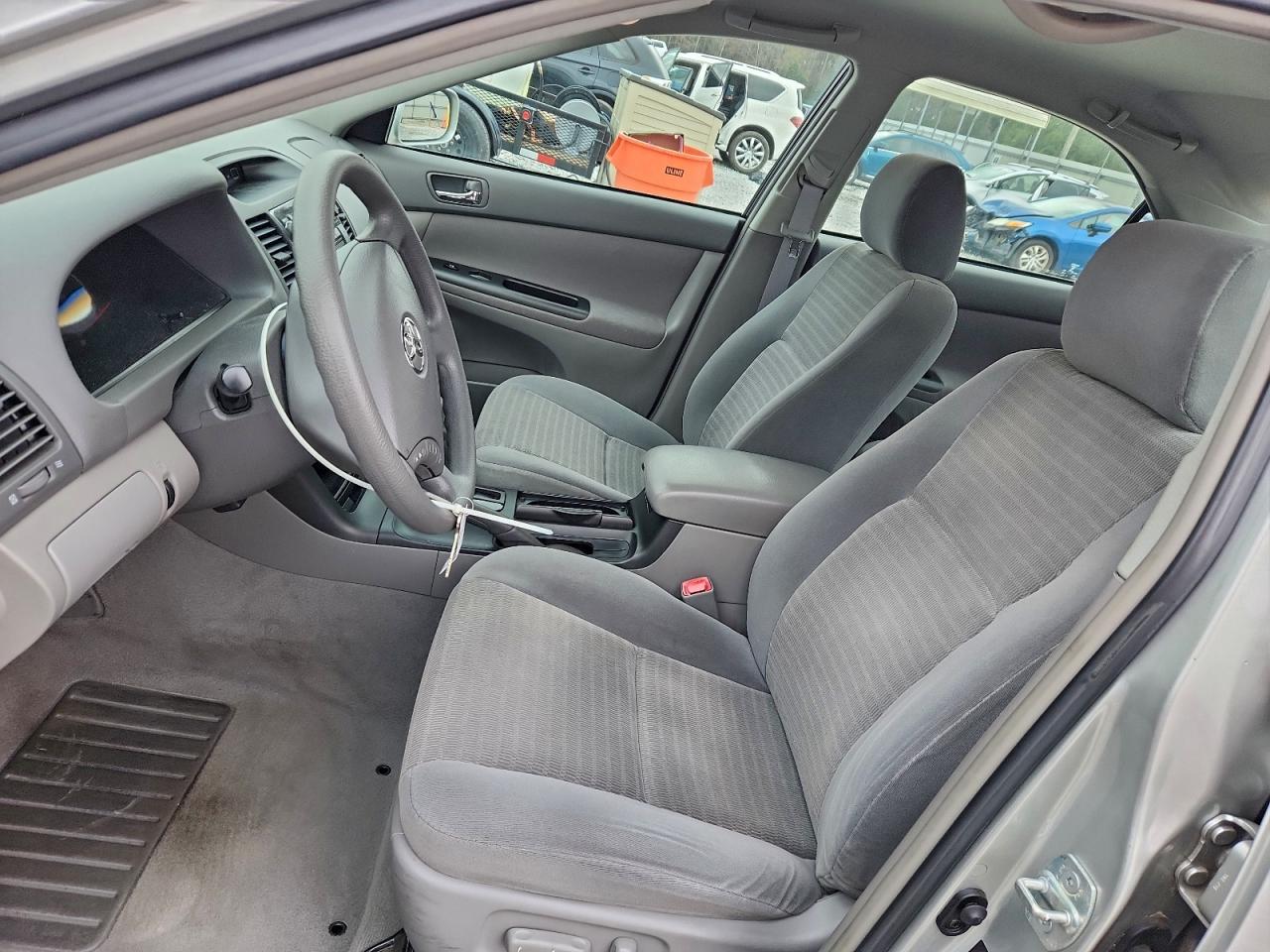 2005 Toyota Camry Le Silver vin: 4T1BE32K85U623954