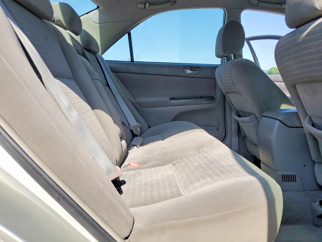 2005 Toyota Camry Le Silver vin: 4T1BE32K85U942741