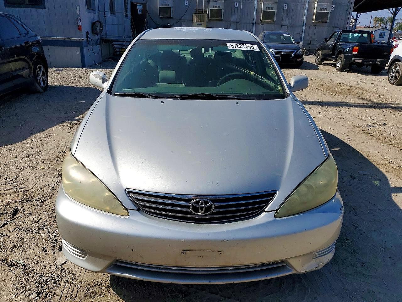 2005 Toyota Camry Le Silver vin: 4T1BE32K85U942741