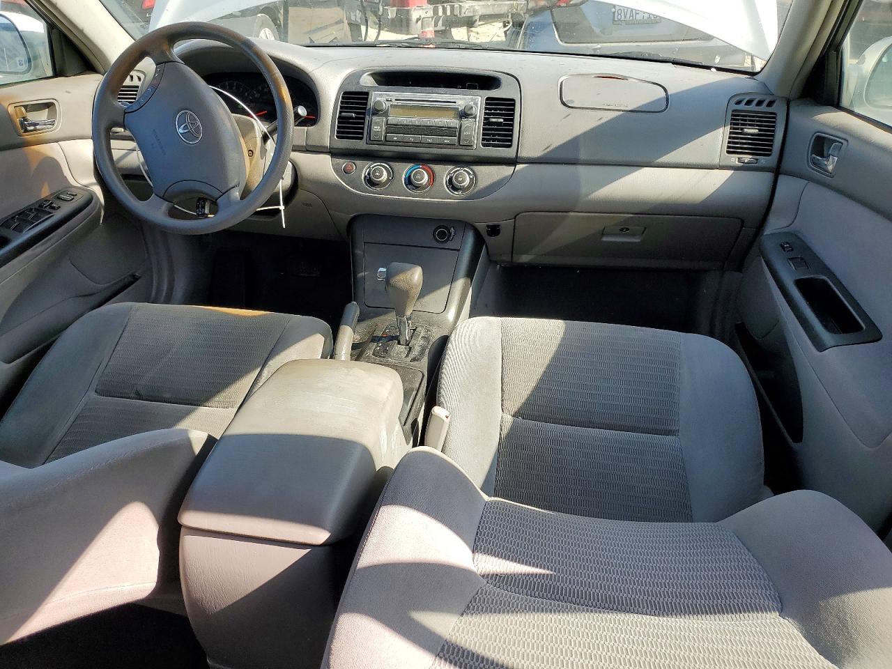 2005 Toyota Camry Le Silver vin: 4T1BE32K85U942741
