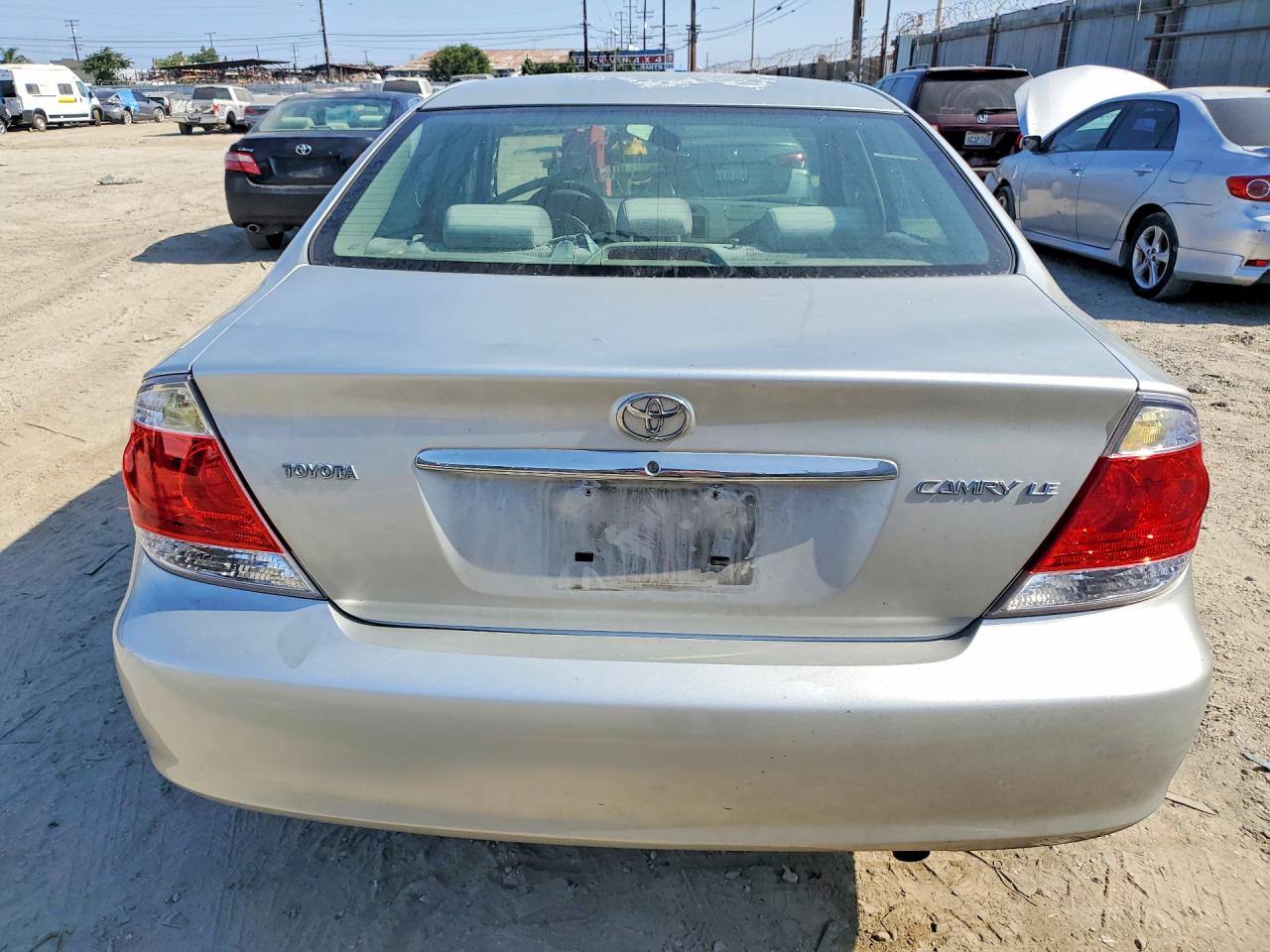 2005 Toyota Camry Le Silver vin: 4T1BE32K85U942741
