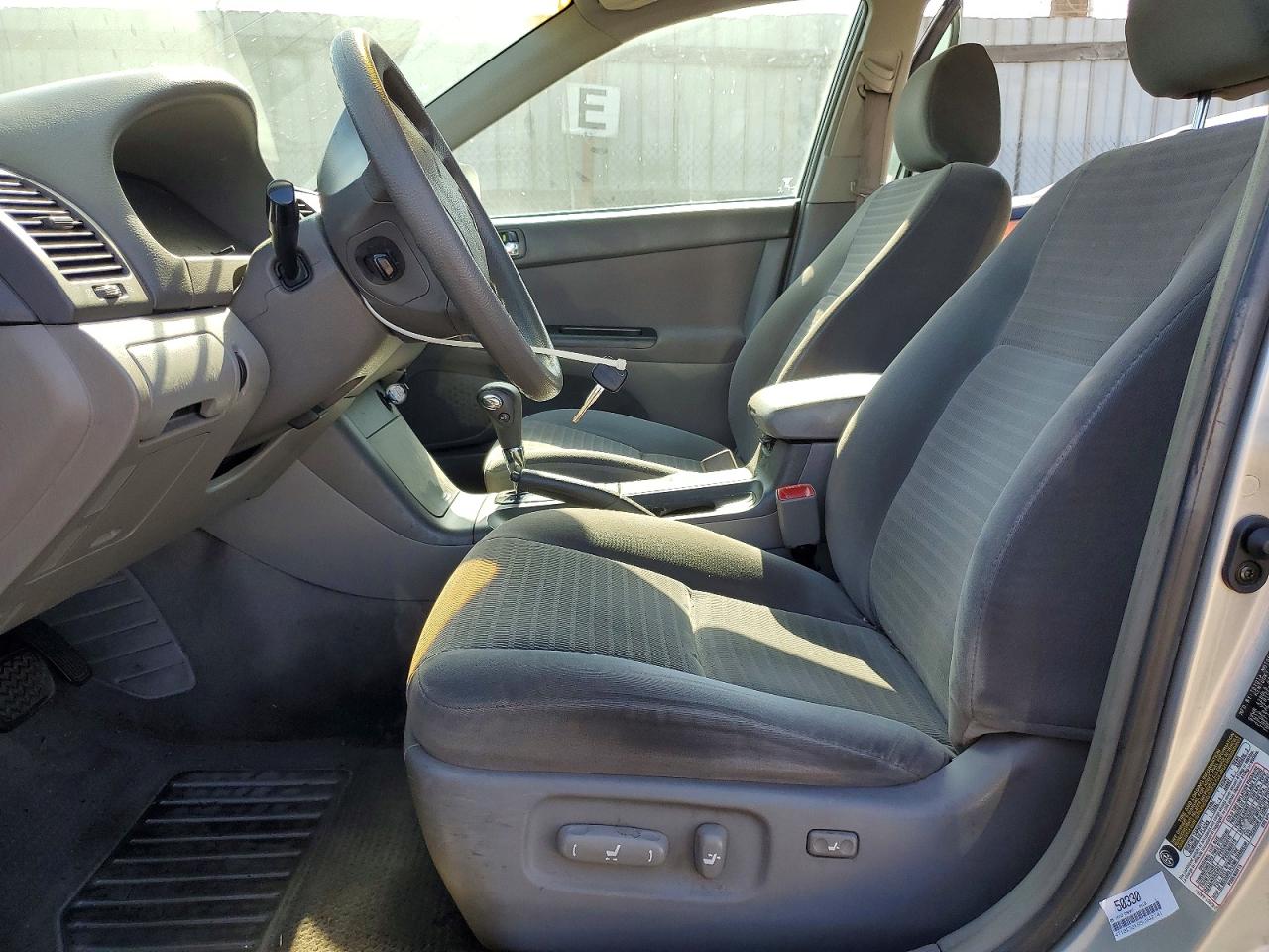 2005 Toyota Camry Le Silver vin: 4T1BE32K85U942741