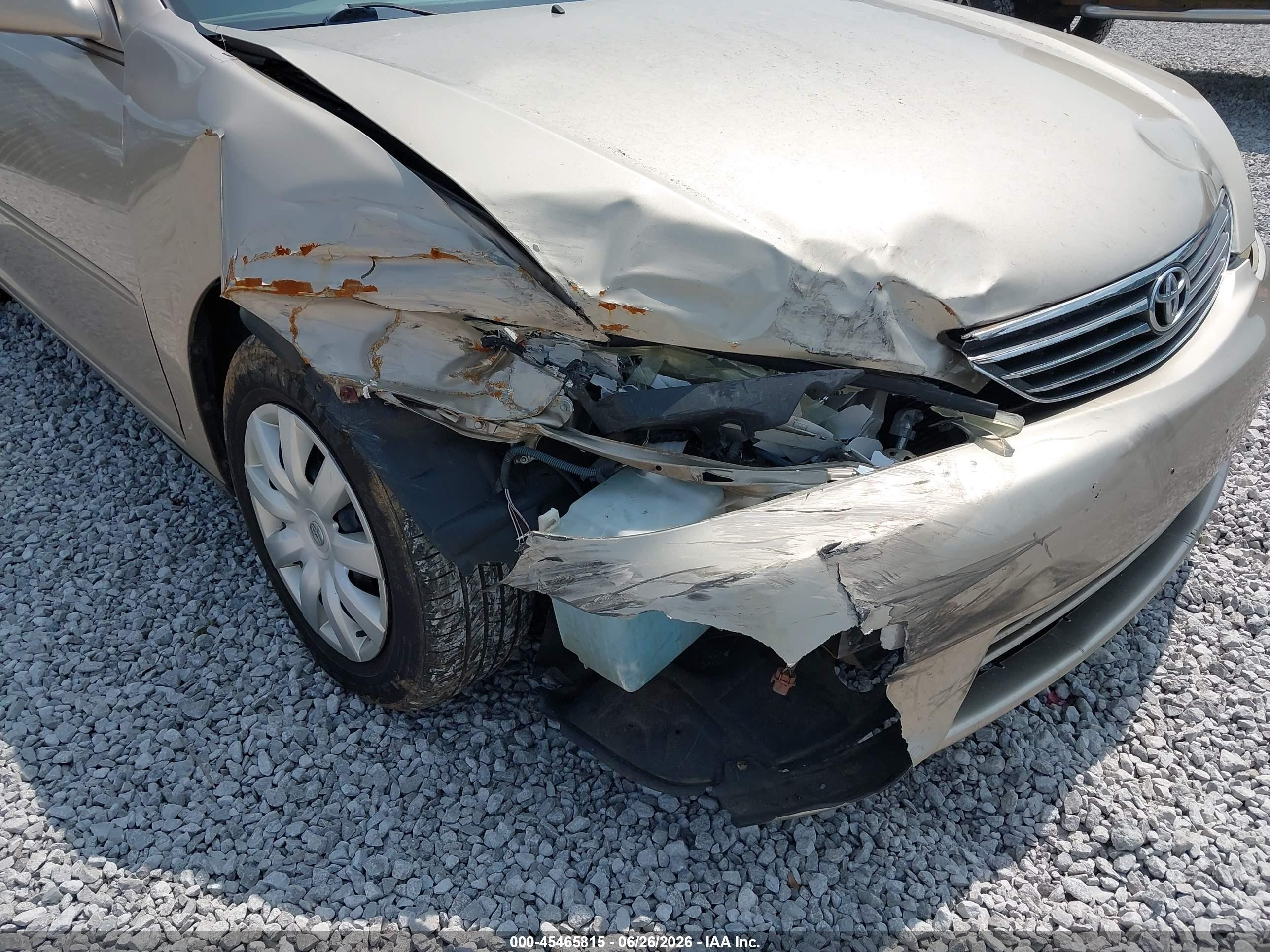 2005 Toyota Camry Le Gold vin: 4T1BE32K85U944070