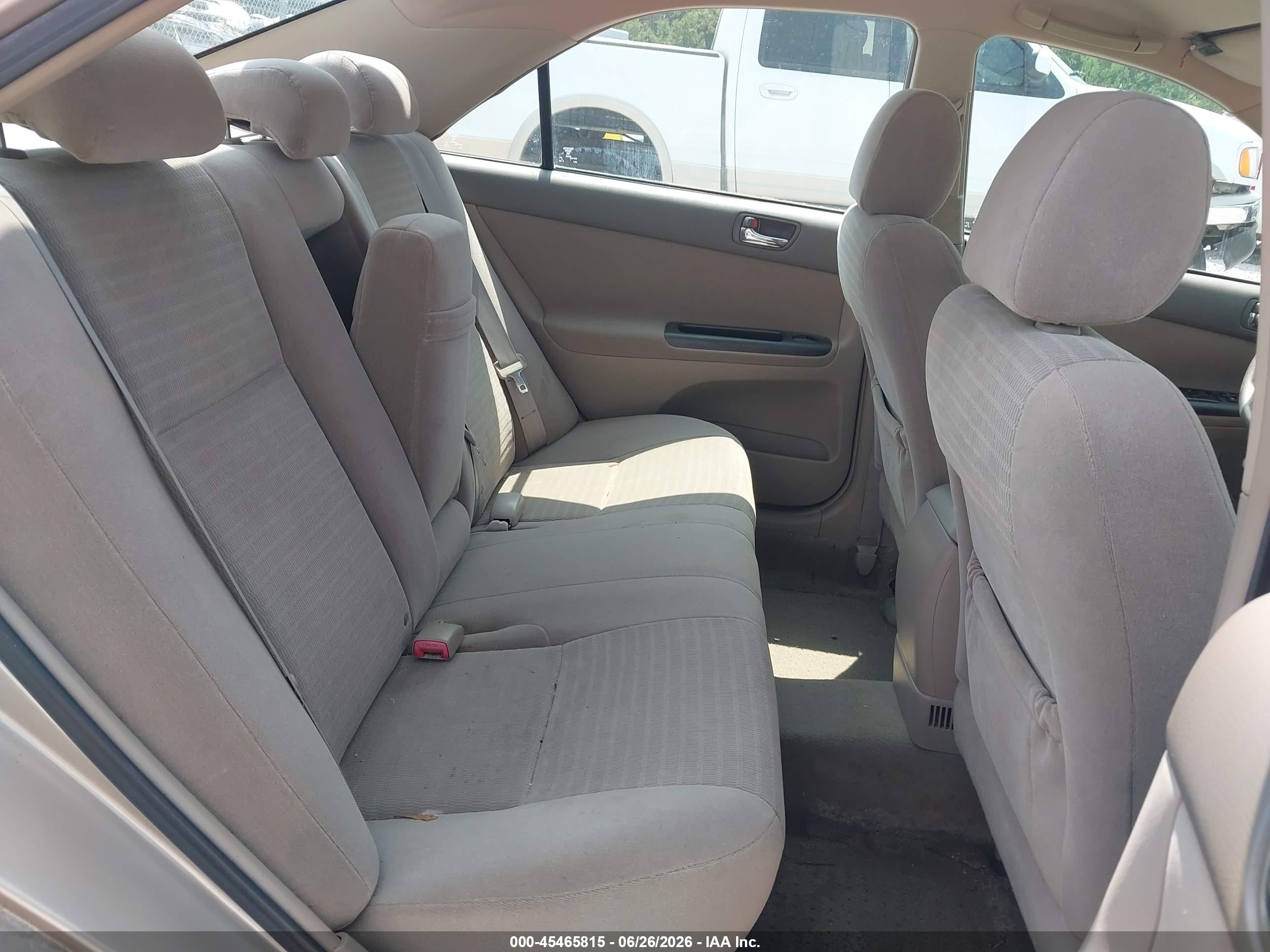 2005 Toyota Camry Le Gold vin: 4T1BE32K85U944070