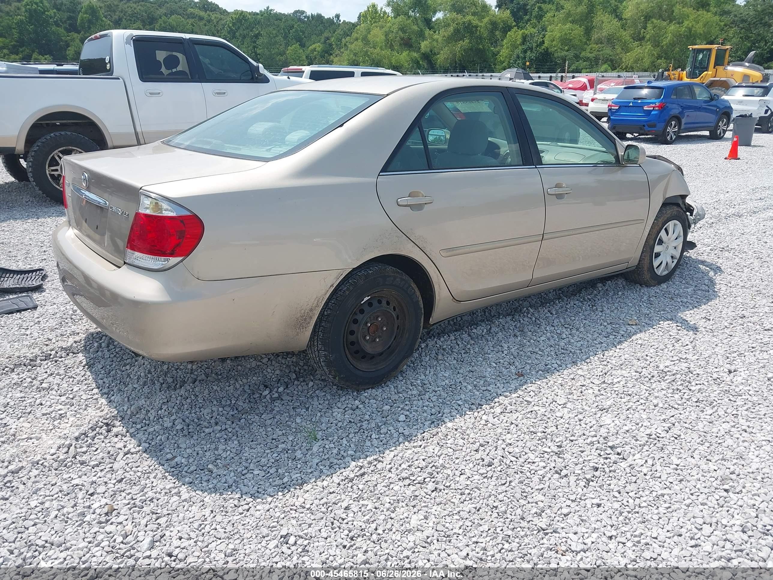 2005 Toyota Camry Le Gold vin: 4T1BE32K85U944070