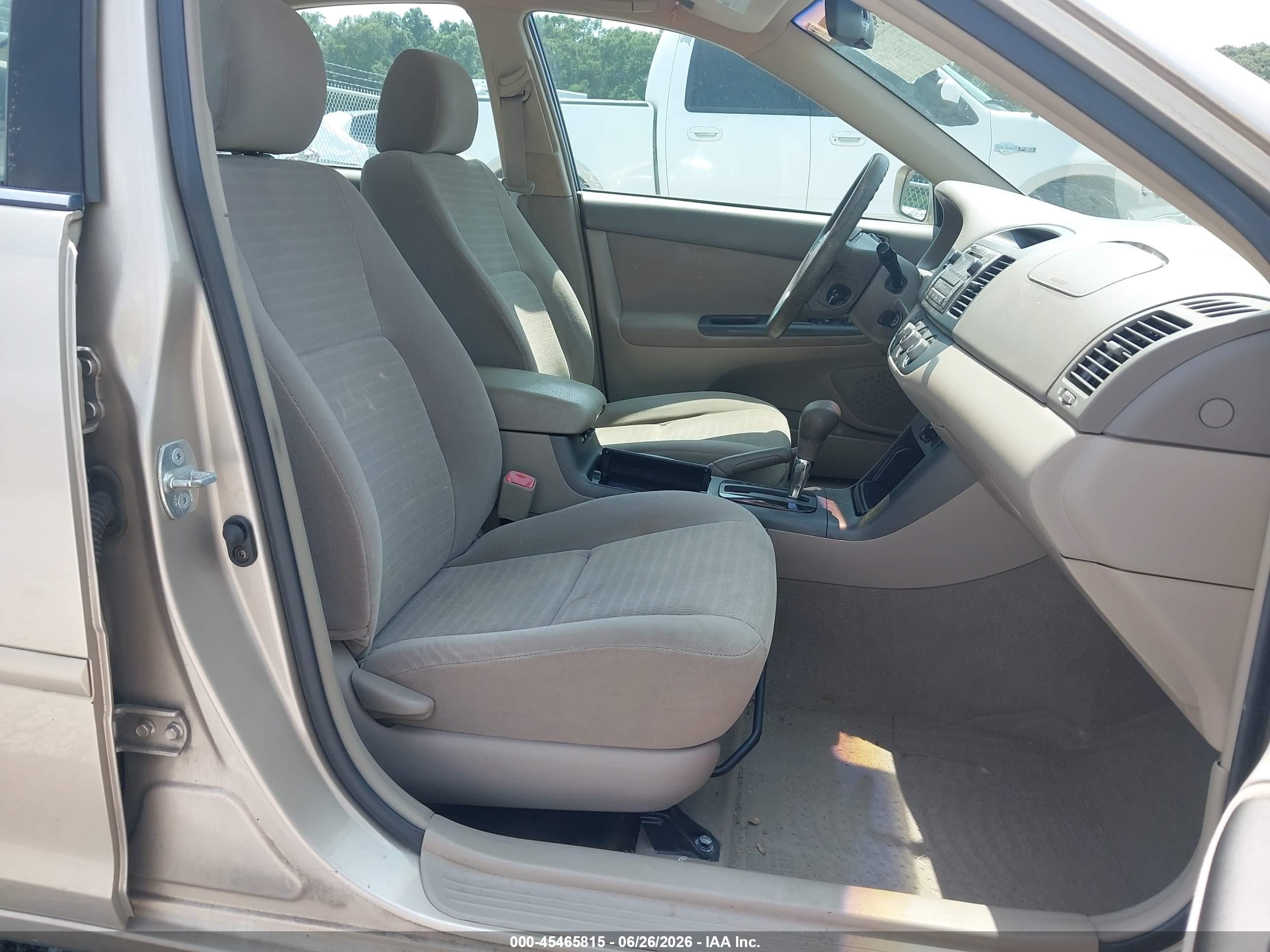 2005 Toyota Camry Le Gold vin: 4T1BE32K85U944070