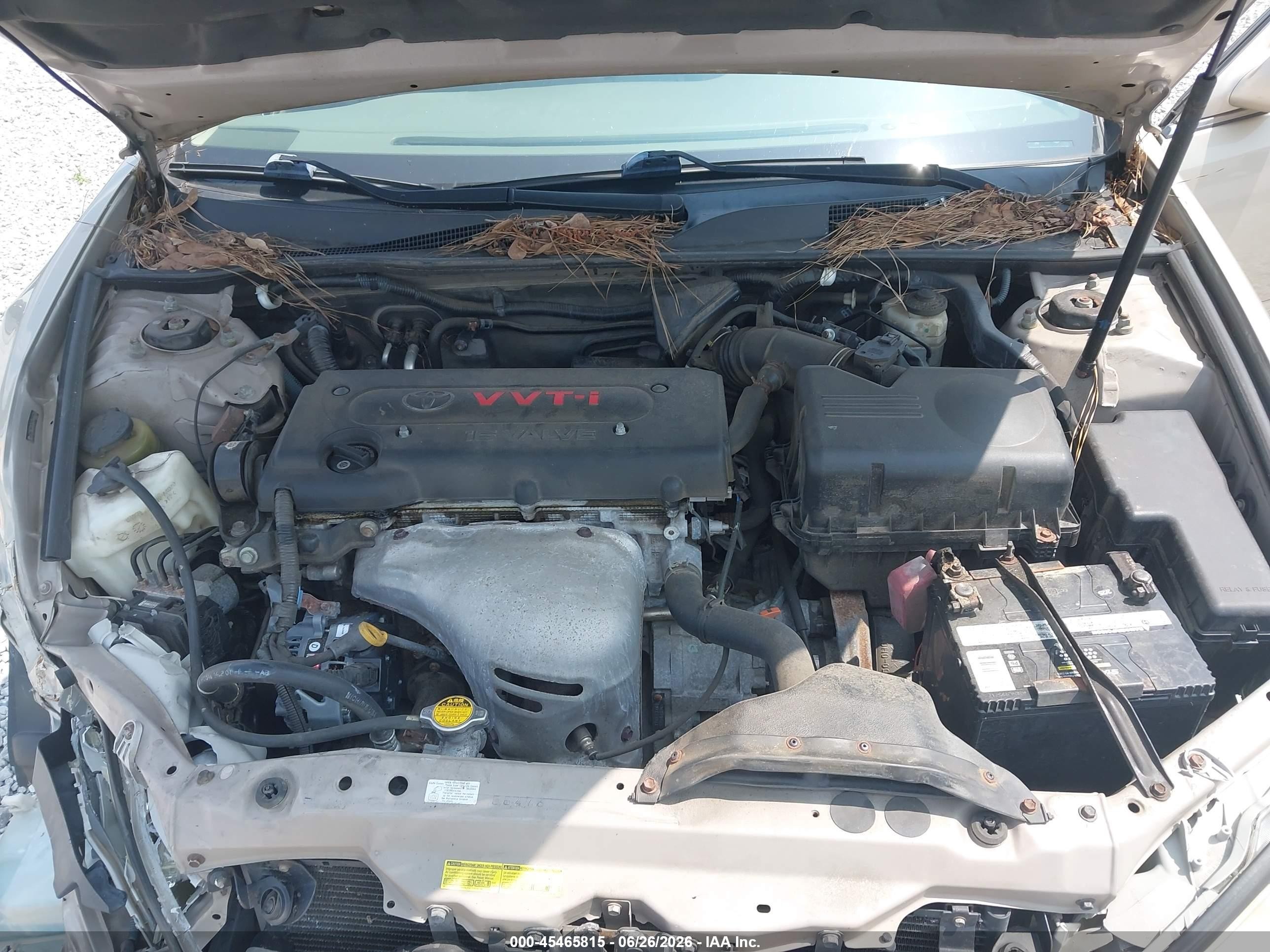 2005 Toyota Camry Le Gold vin: 4T1BE32K85U944070