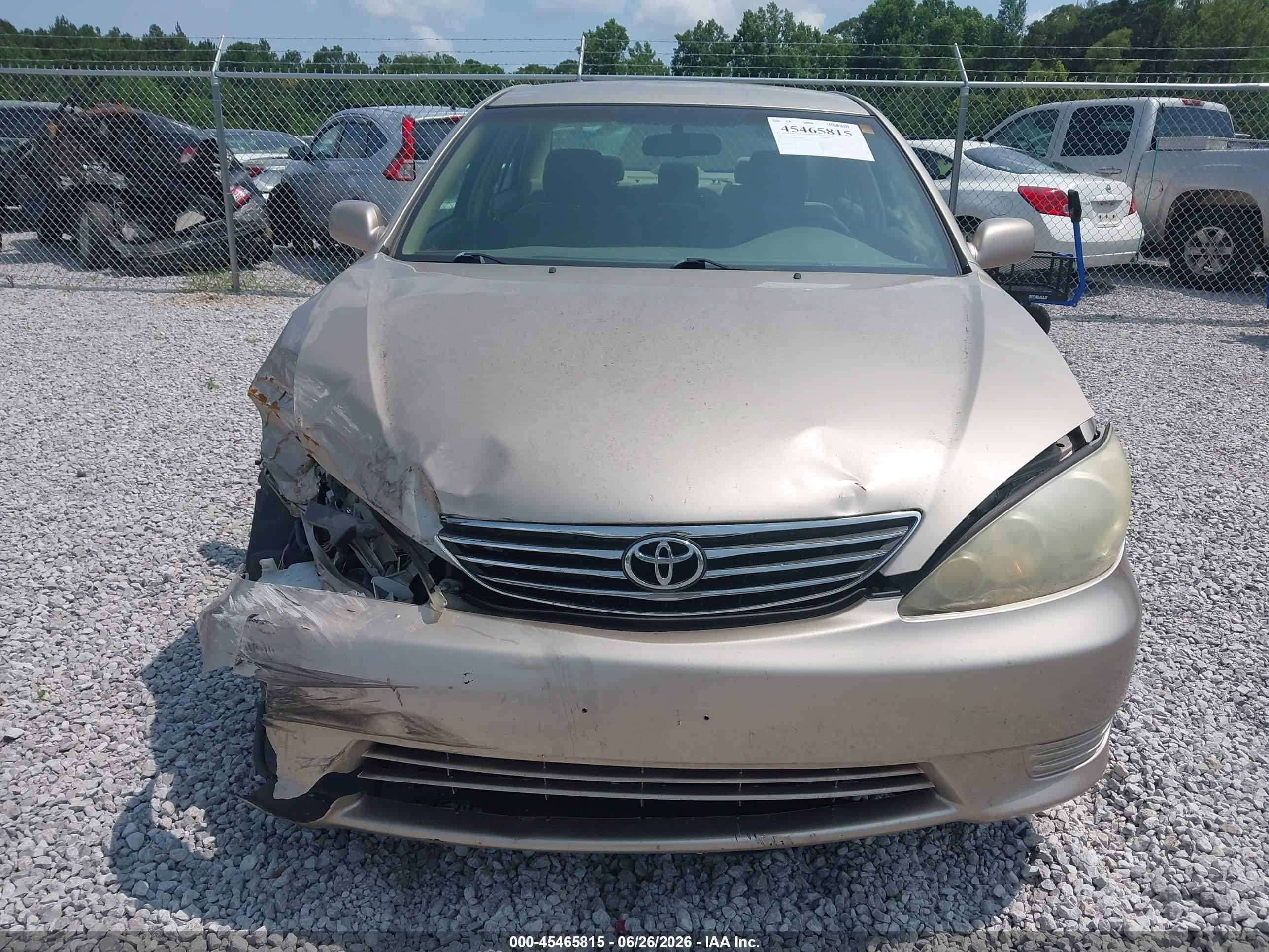 2005 Toyota Camry Le Gold vin: 4T1BE32K85U944070
