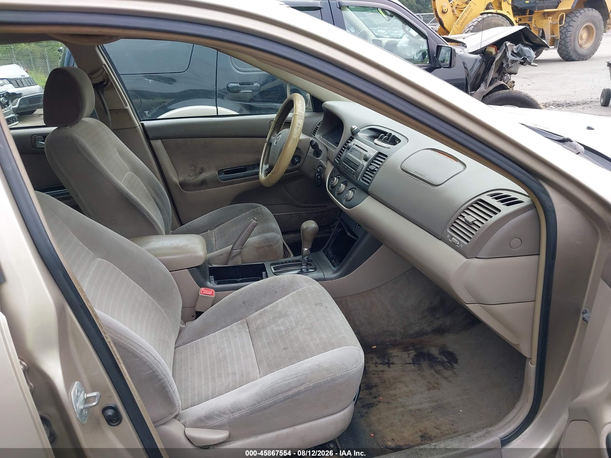 2005 Toyota Camry Le Gold vin: 4T1BE32K85U981345