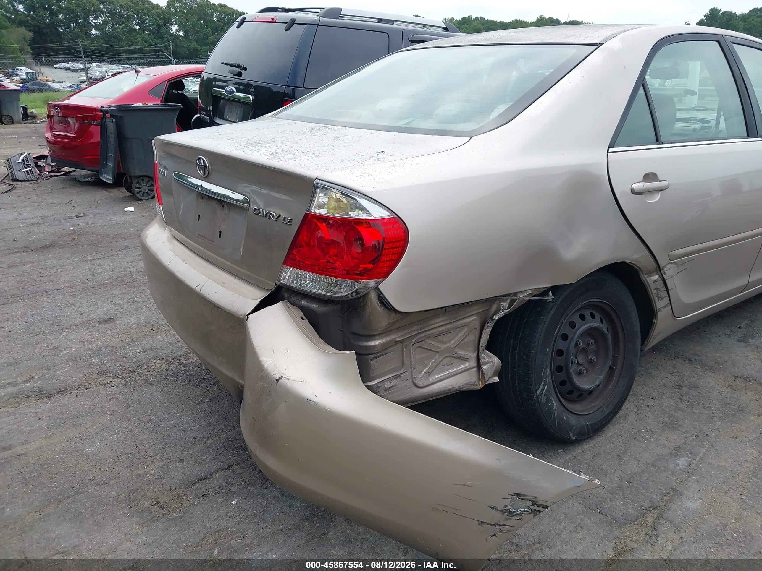 2005 Toyota Camry Le Gold vin: 4T1BE32K85U981345