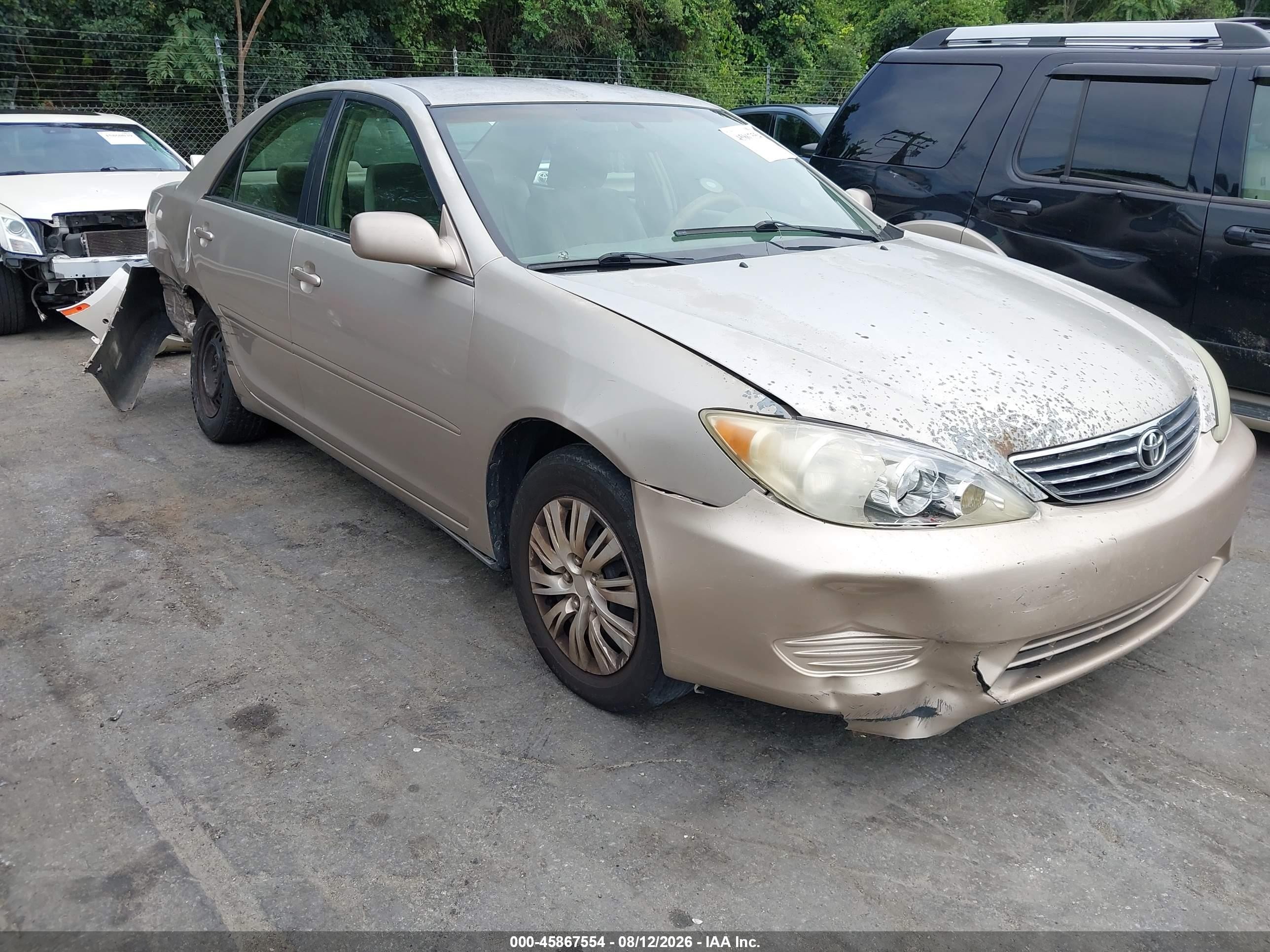 2005 Toyota Camry Le Gold vin: 4T1BE32K85U981345