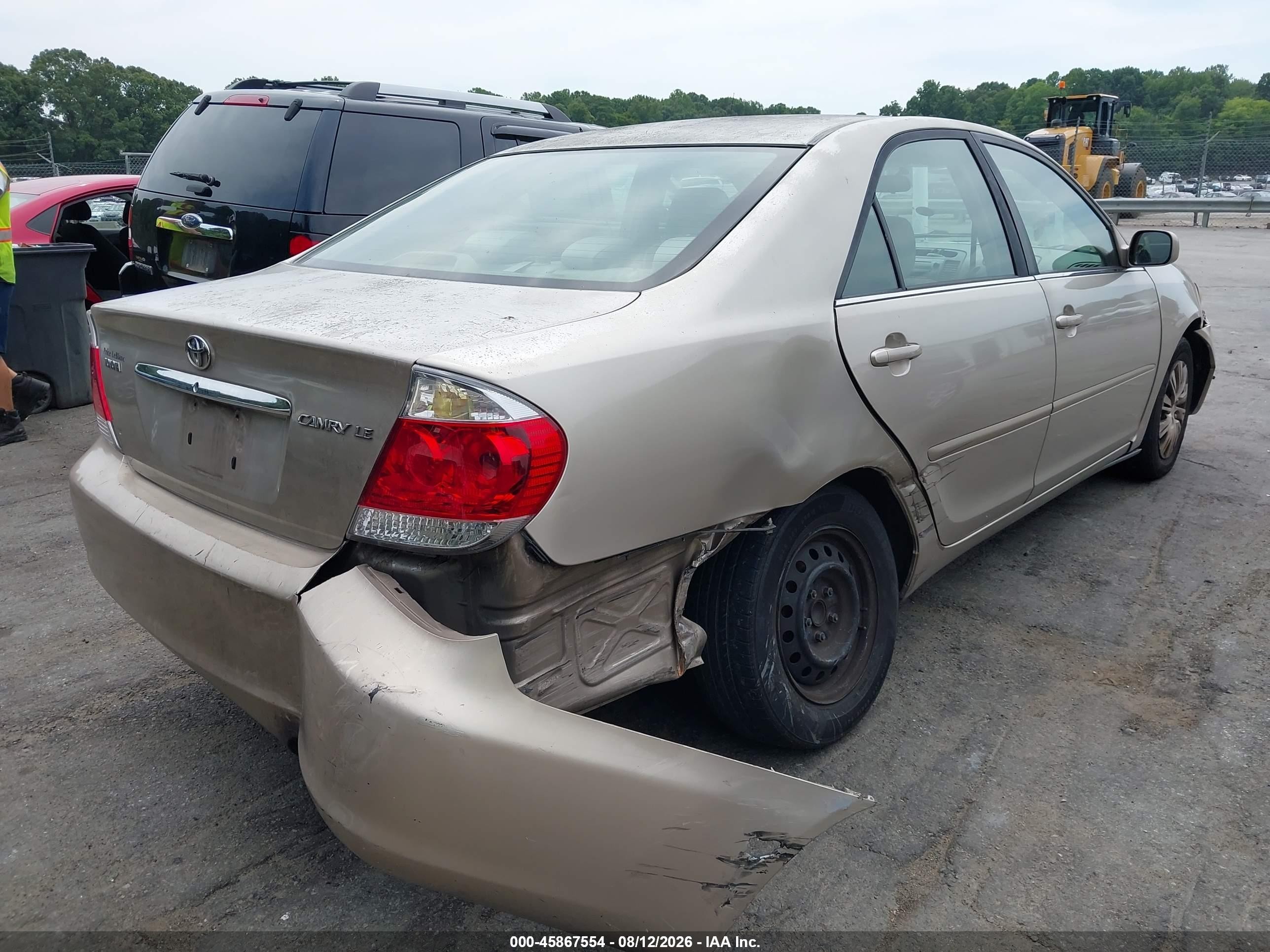 2005 Toyota Camry Le Gold vin: 4T1BE32K85U981345