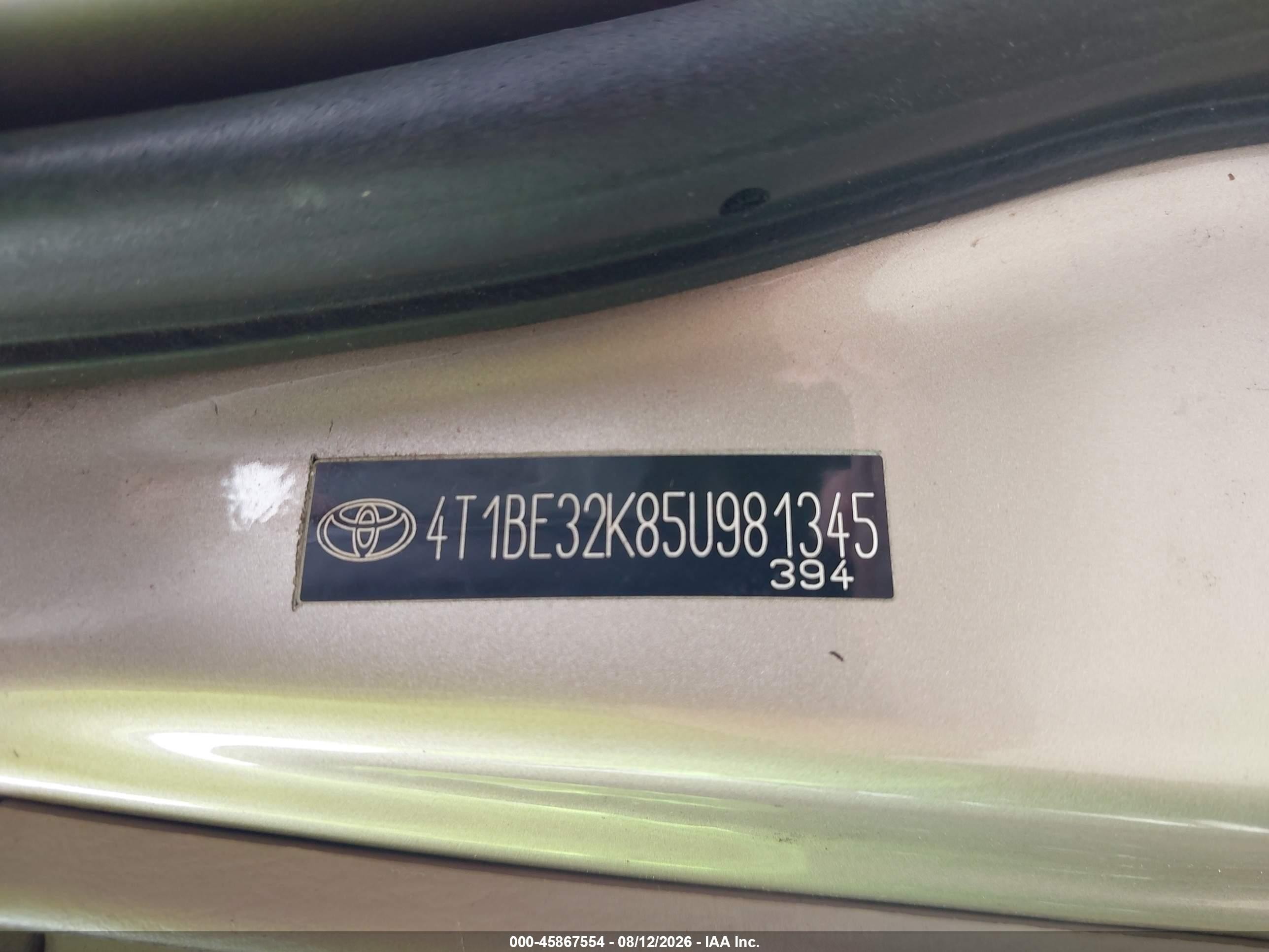 2005 Toyota Camry Le Gold vin: 4T1BE32K85U981345