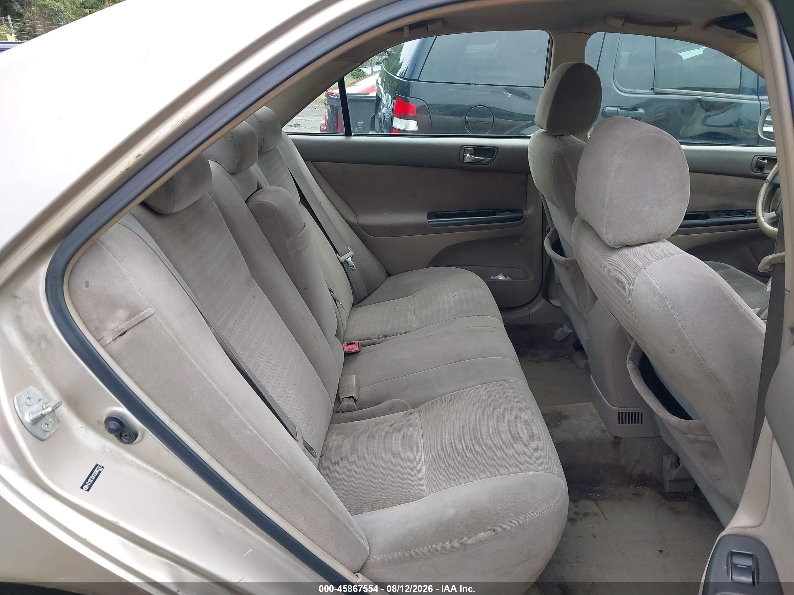 2005 Toyota Camry Le Gold vin: 4T1BE32K85U981345