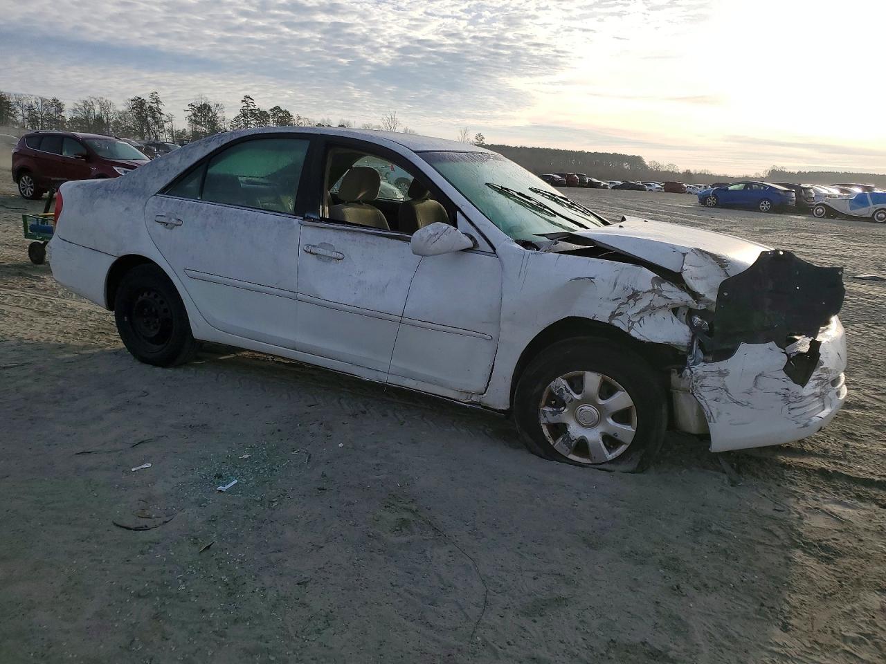 2002 Toyota Camry Le White vin: 4T1BE32K92U020801