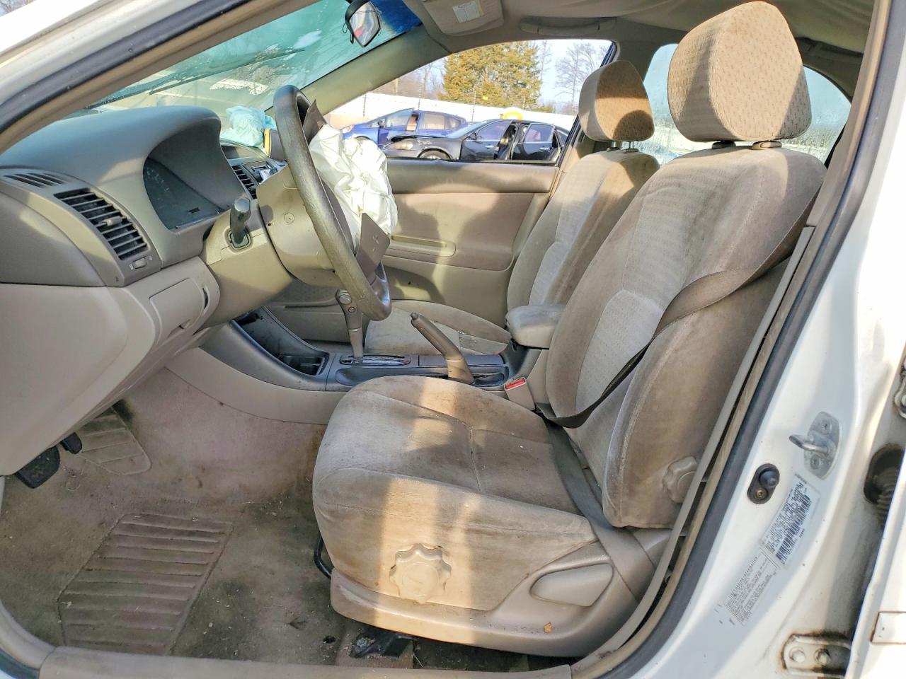2002 Toyota Camry Le White vin: 4T1BE32K92U020801