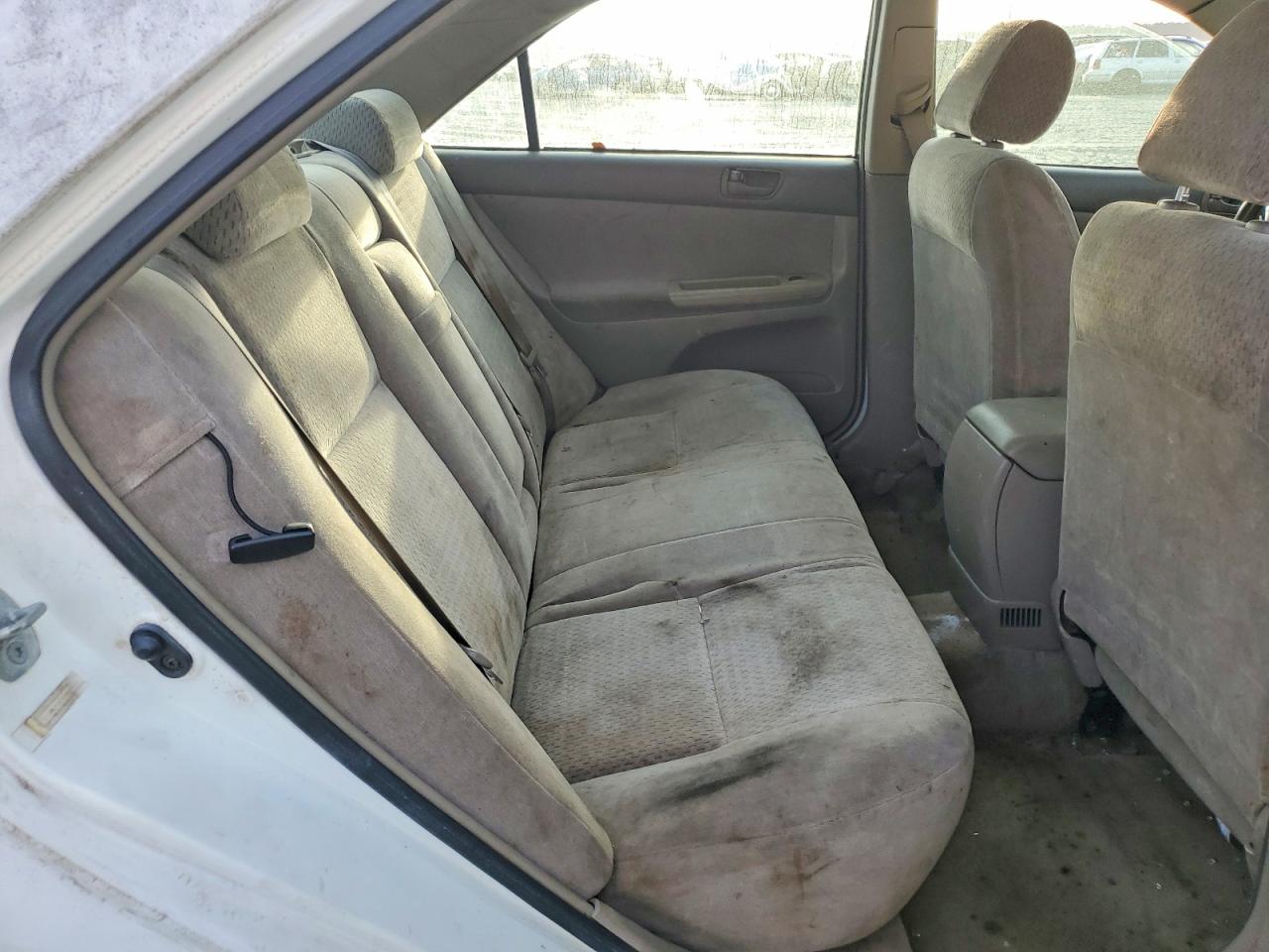 2002 Toyota Camry Le White vin: 4T1BE32K92U020801