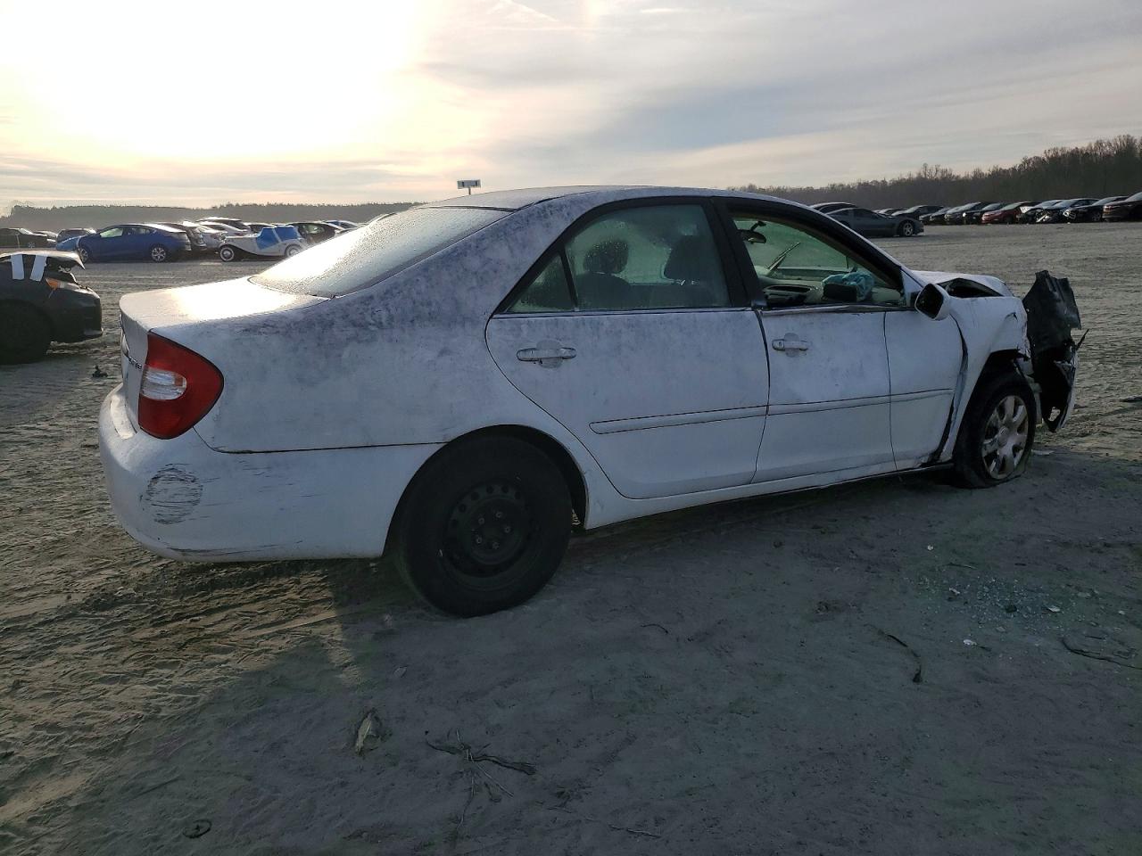 2002 Toyota Camry Le White vin: 4T1BE32K92U020801