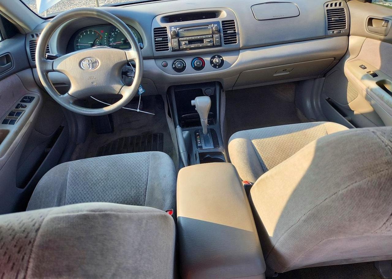 2002 Toyota Camry Le Silver vin: 4T1BE32K92U049828