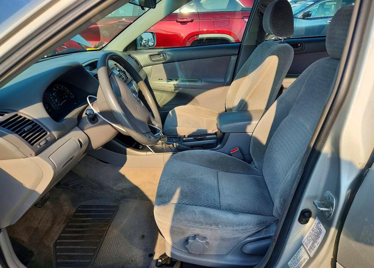 2002 Toyota Camry Le Silver vin: 4T1BE32K92U049828