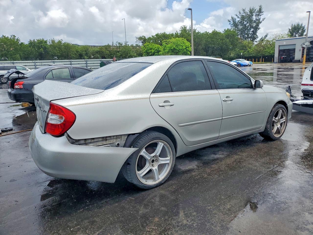 2002 Toyota Camry Le Silver vin: 4T1BE32K92U099404