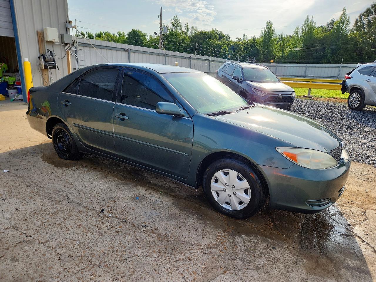 2002 Toyota Camry Le Green vin: 4T1BE32K92U506444