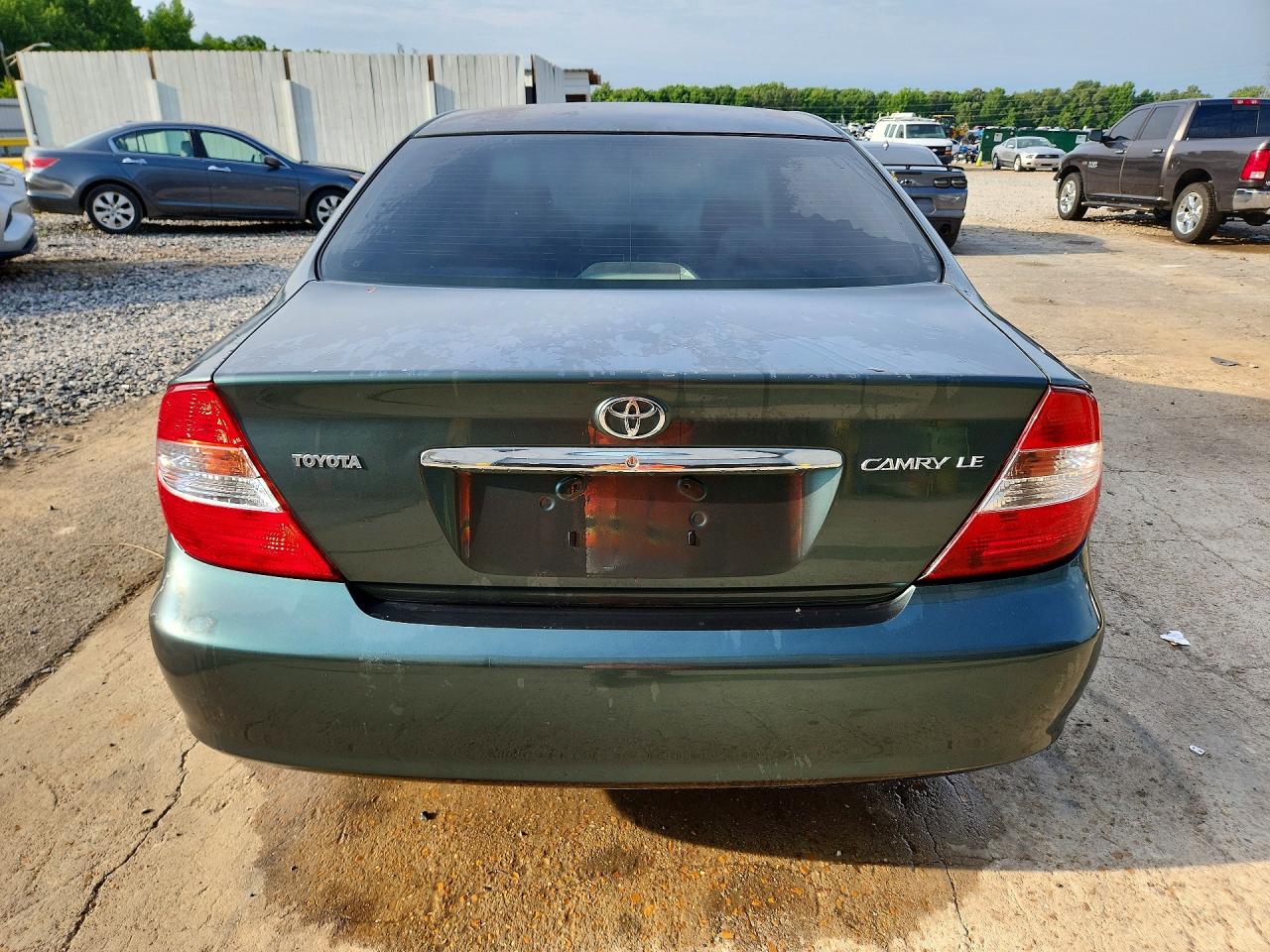 2002 Toyota Camry Le Green vin: 4T1BE32K92U506444