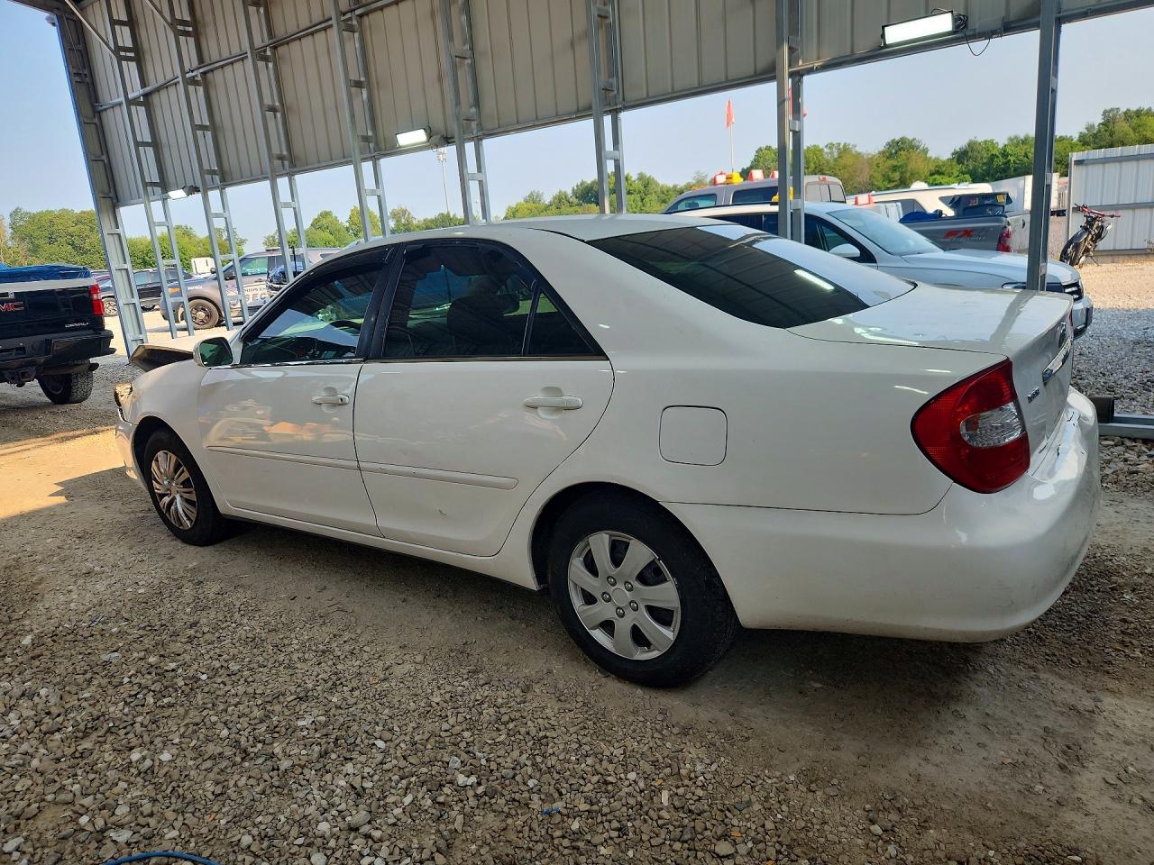 2002 Toyota Camry Le White vin: 4T1BE32K92U566059