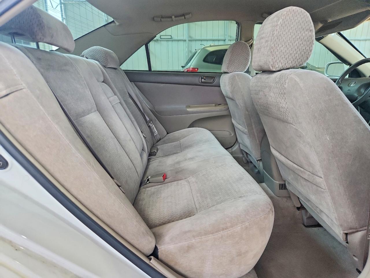 2002 Toyota Camry Le White vin: 4T1BE32K92U566059