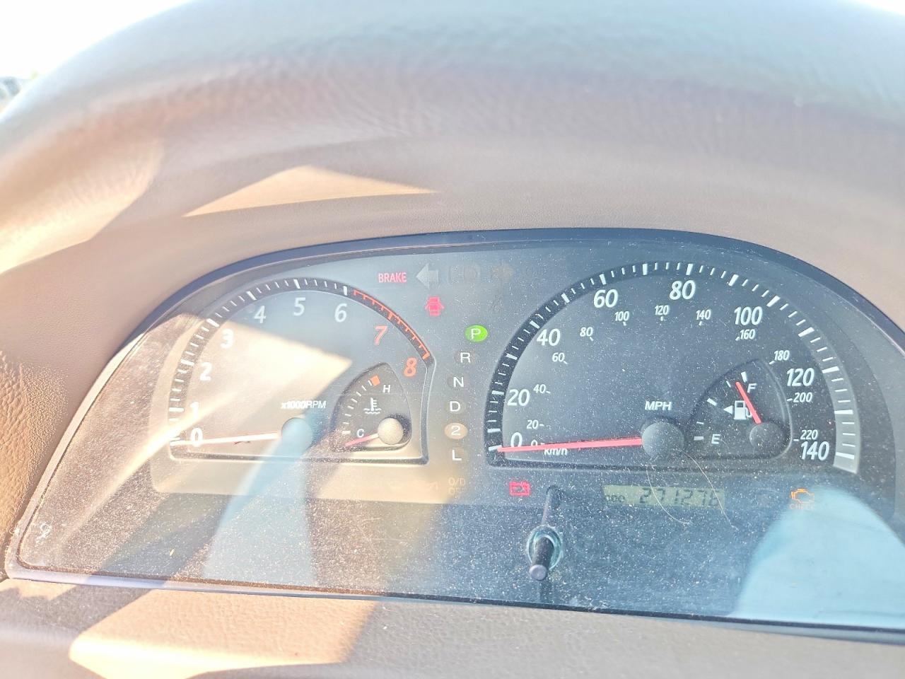 2002 Toyota Camry Le White vin: 4T1BE32K92U566059
