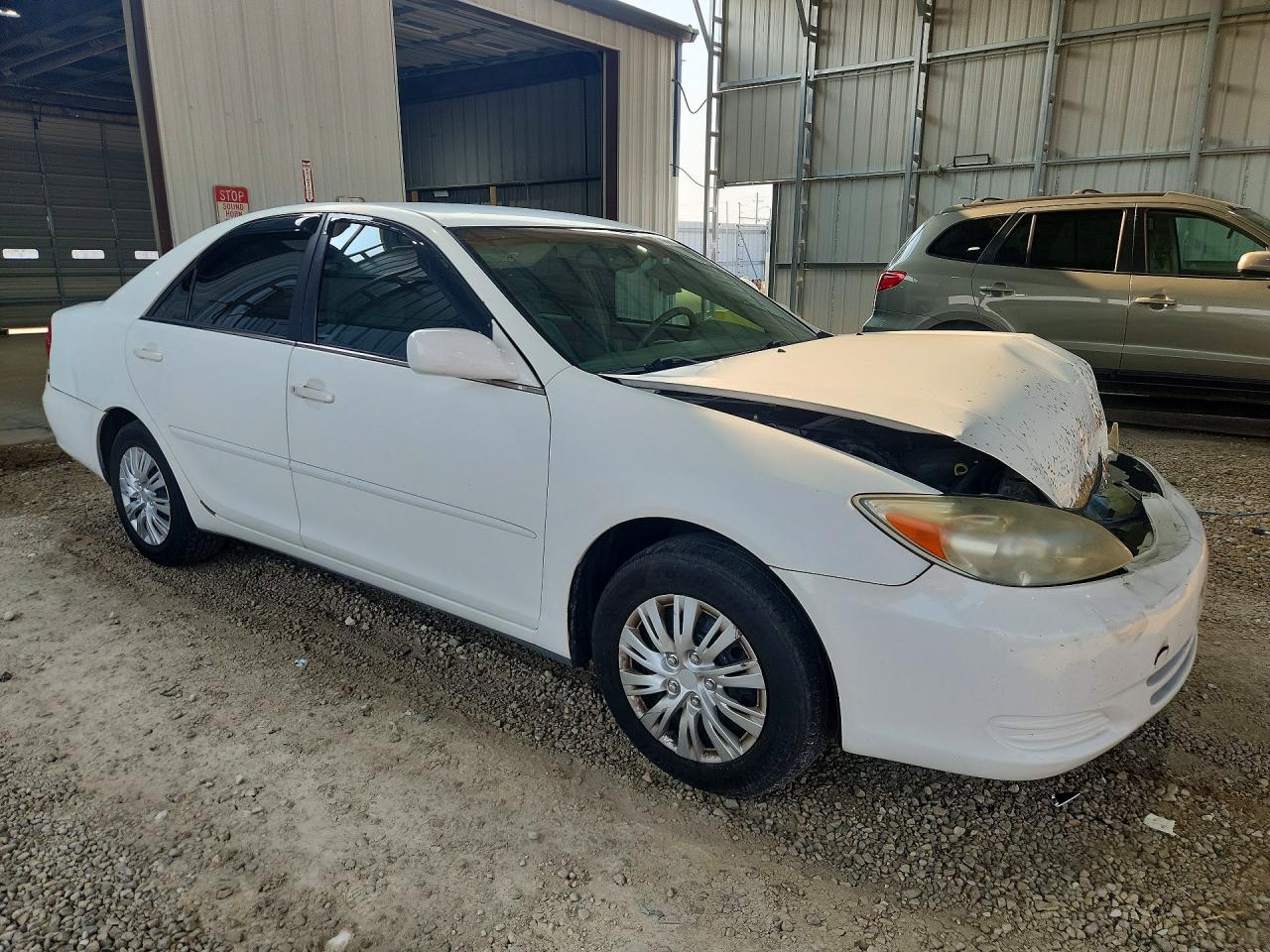 2002 Toyota Camry Le White vin: 4T1BE32K92U566059