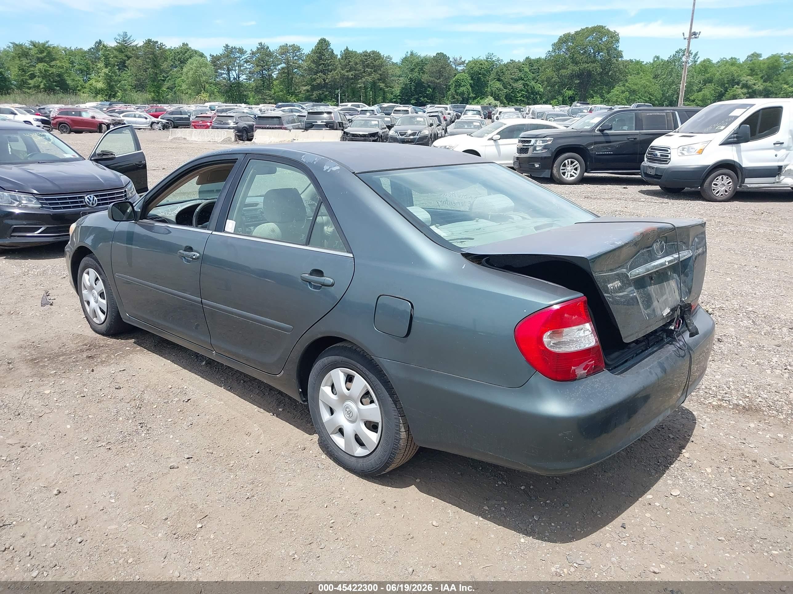 2002 Toyota Camry Le Gray vin: 4T1BE32K92U576896