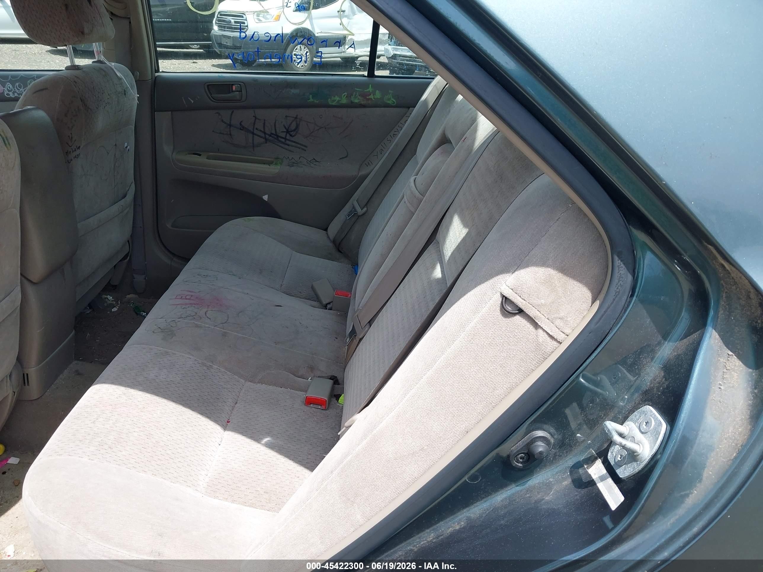 2002 Toyota Camry Le Gray vin: 4T1BE32K92U576896