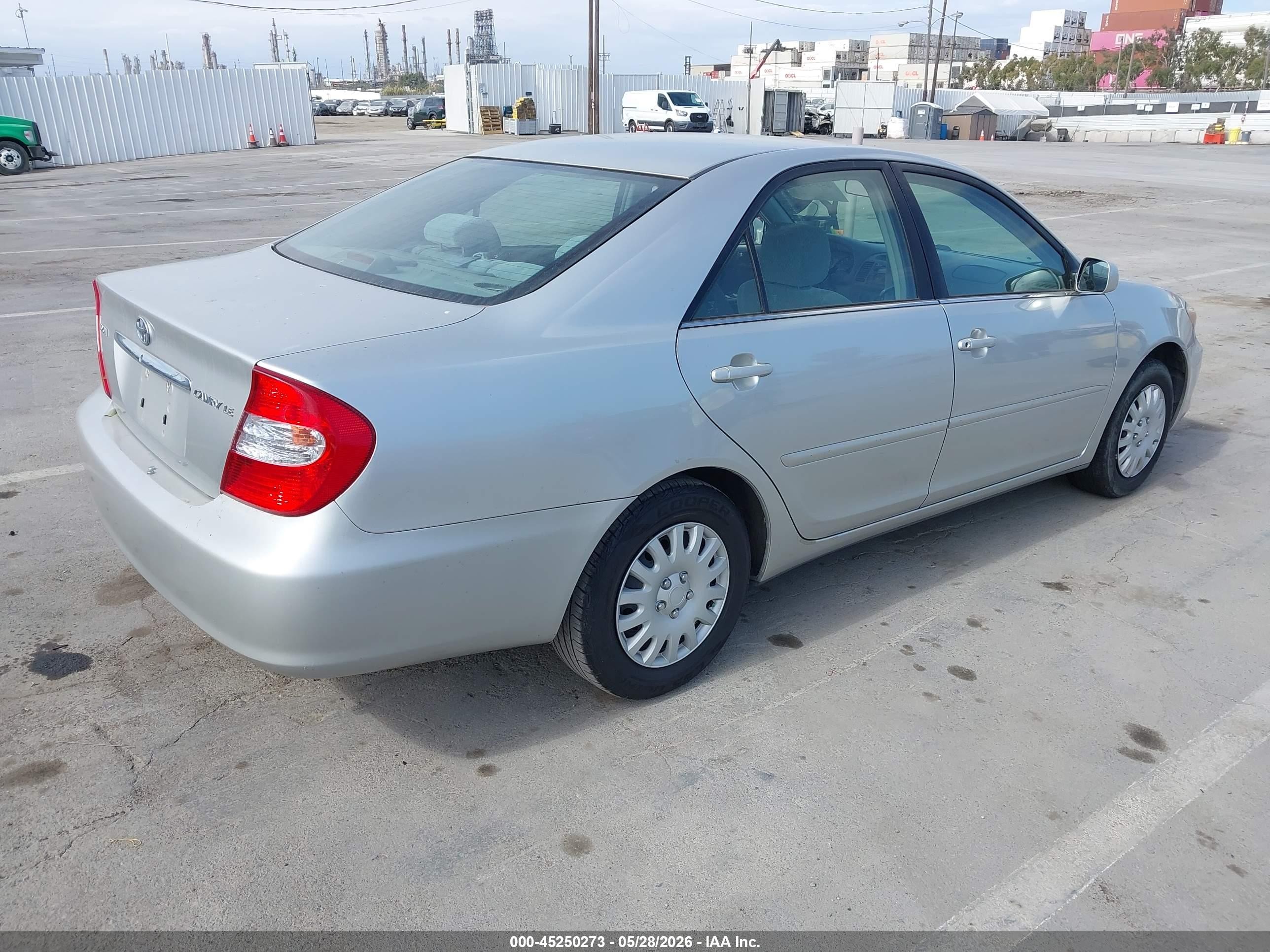 2002 Toyota Camry Le Silver vin: 4T1BE32K92U587588
