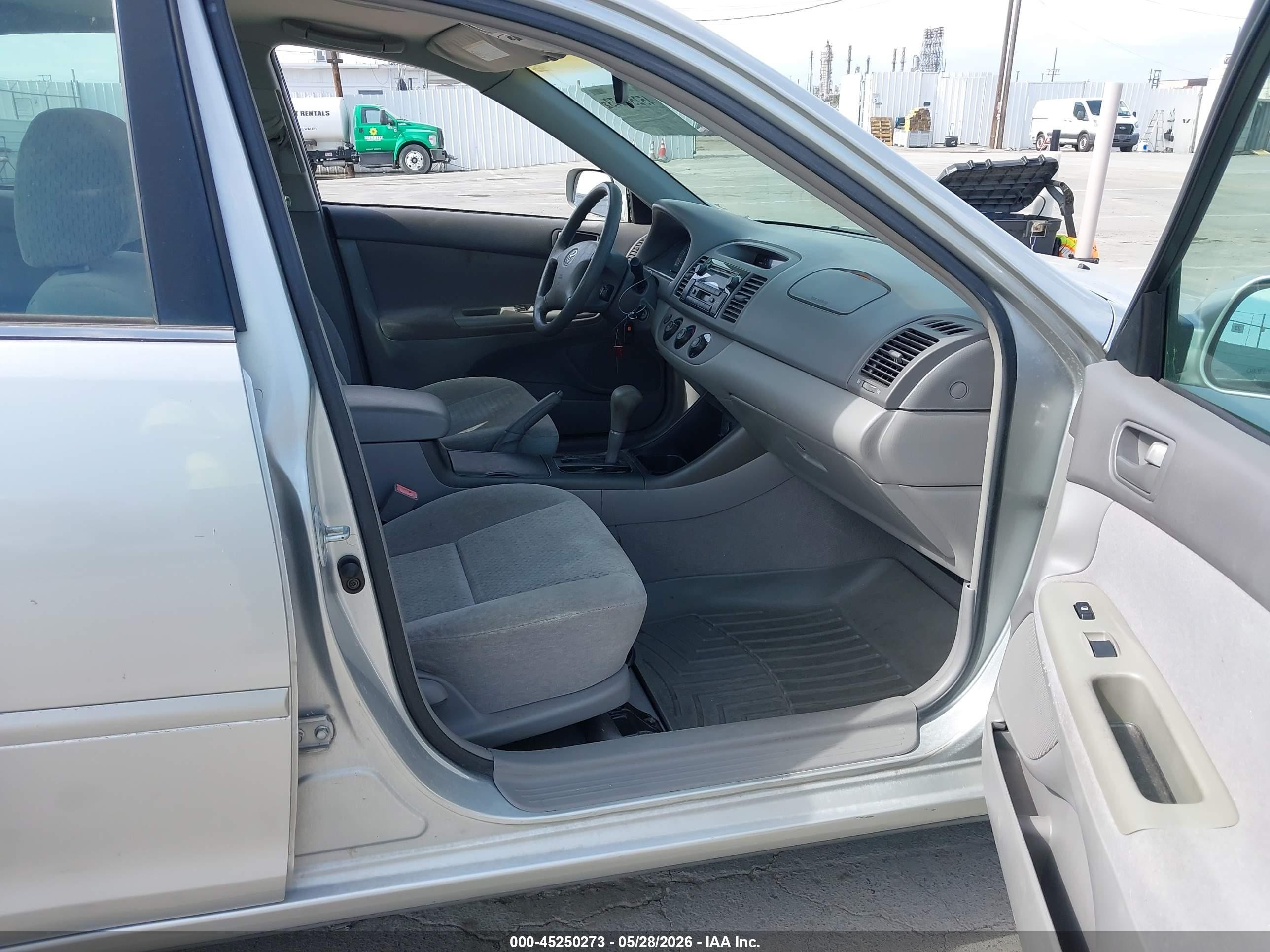 2002 Toyota Camry Le Silver vin: 4T1BE32K92U587588