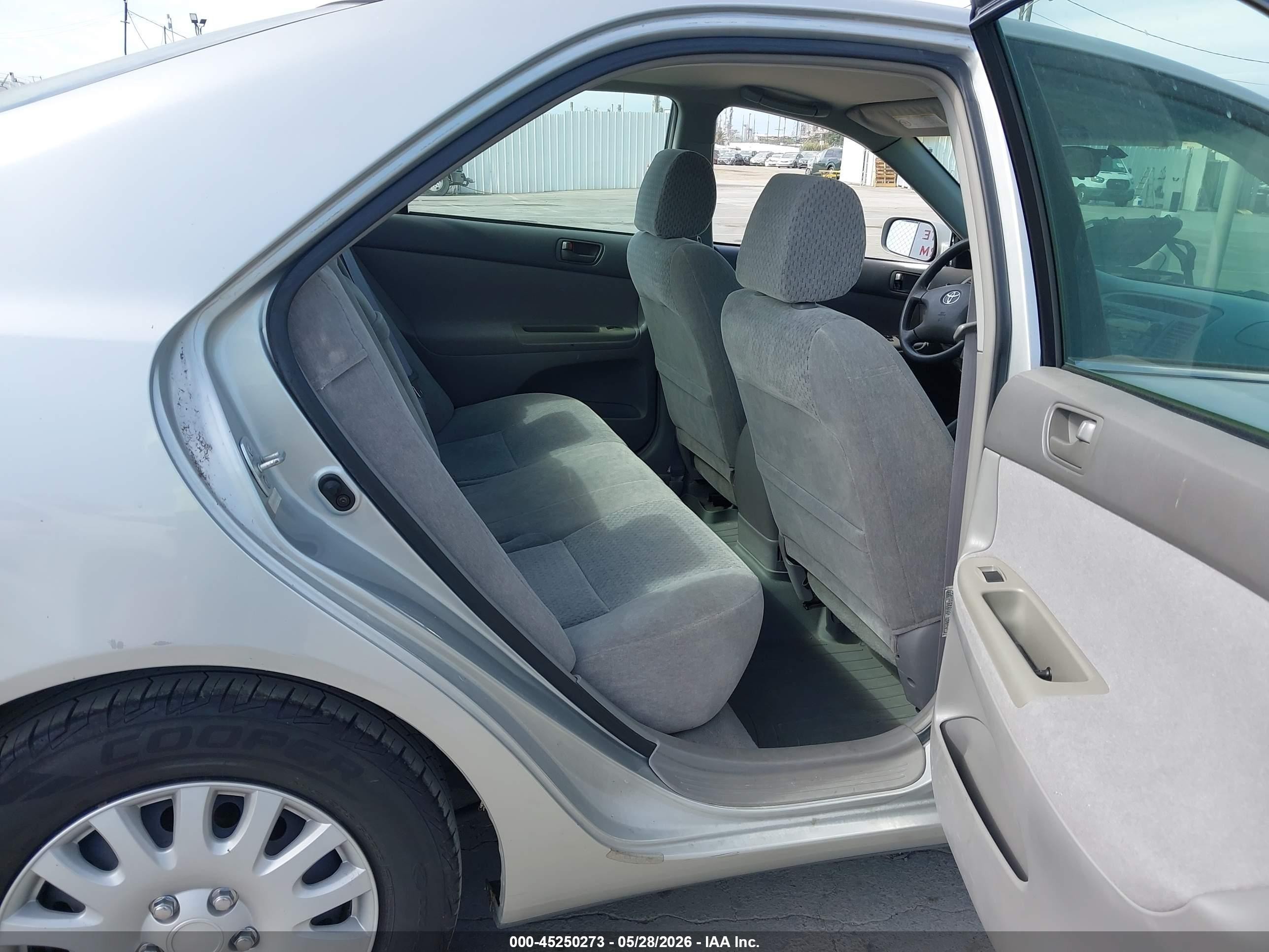 2002 Toyota Camry Le Silver vin: 4T1BE32K92U587588