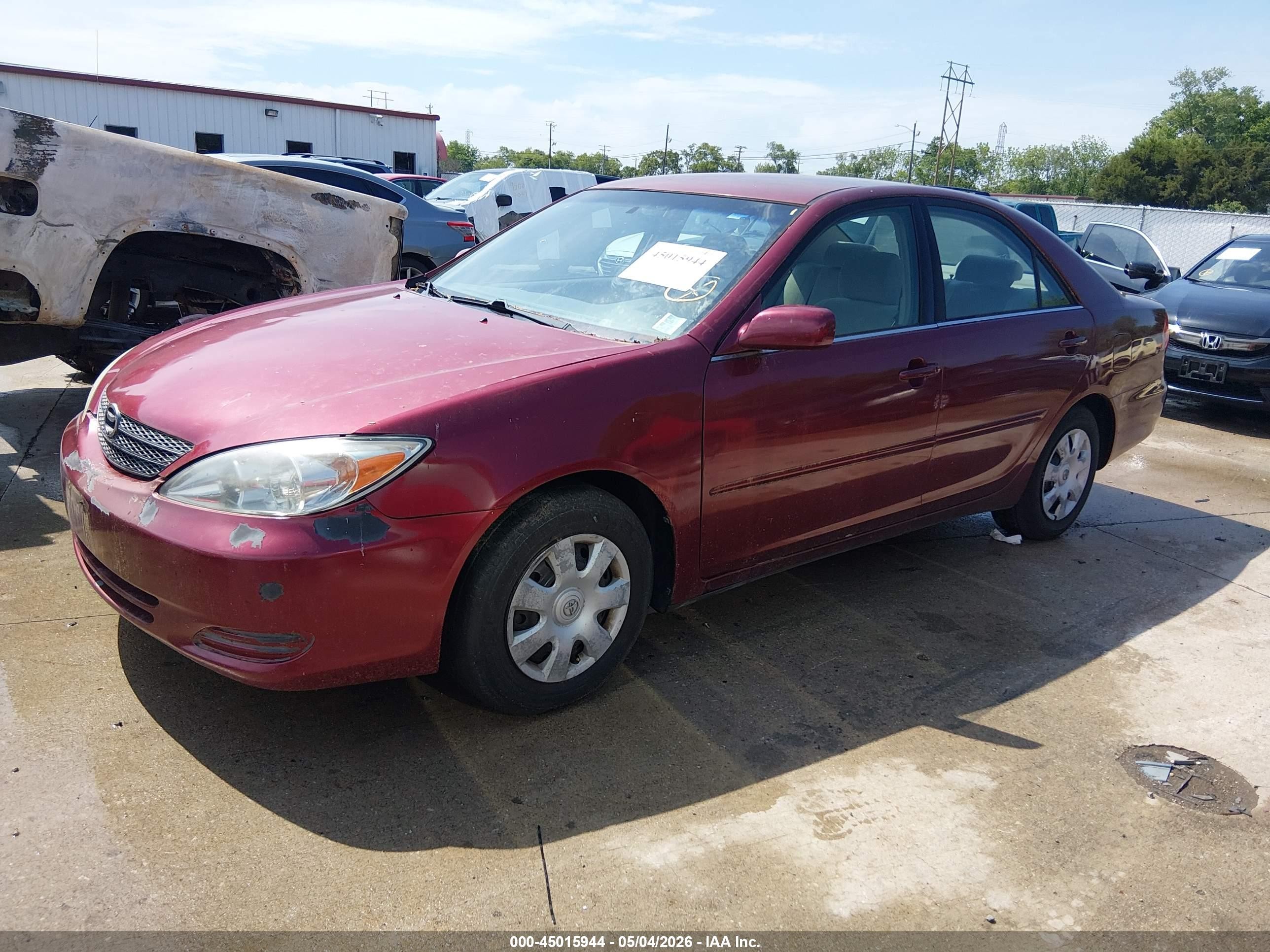 2002 Toyota Camry Le Red vin: 4T1BE32K92U590104