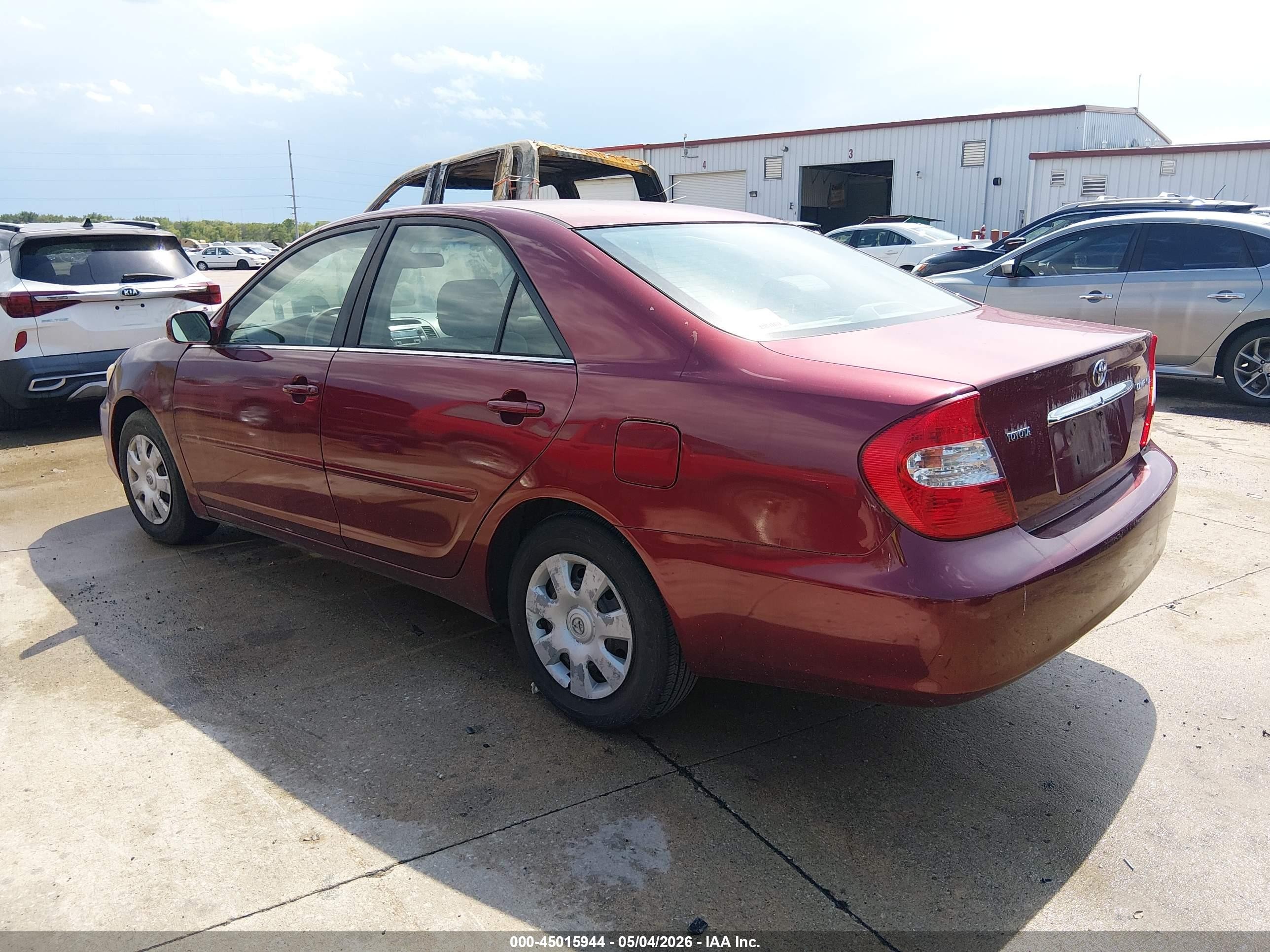 2002 Toyota Camry Le Red vin: 4T1BE32K92U590104