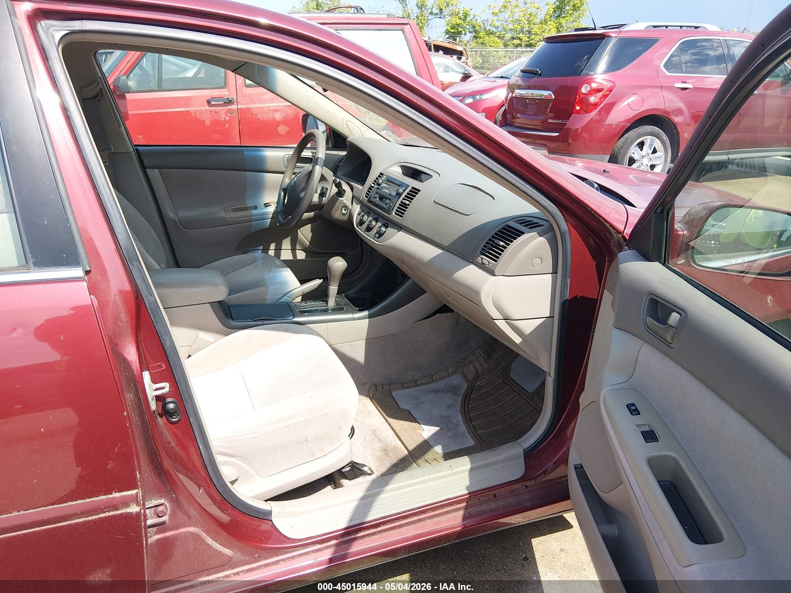 2002 Toyota Camry Le Red vin: 4T1BE32K92U590104