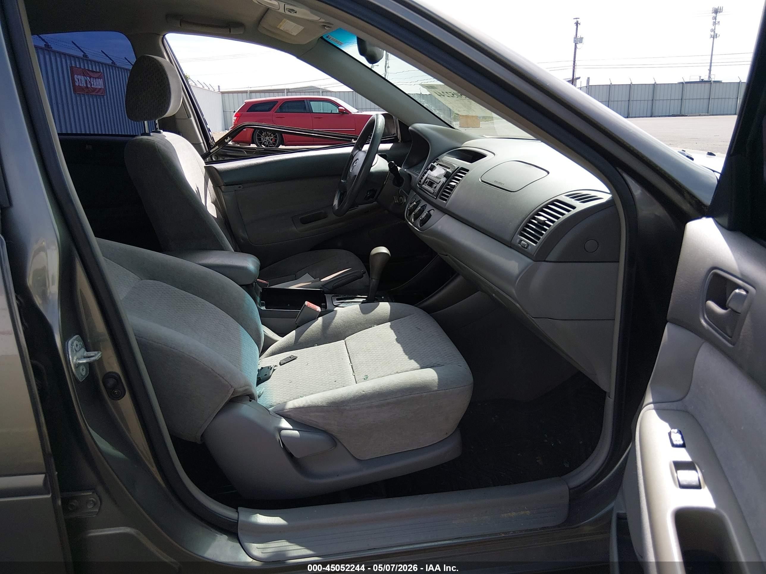 2002 Toyota Camry Le Золотой vin: 4T1BE32K92U612263