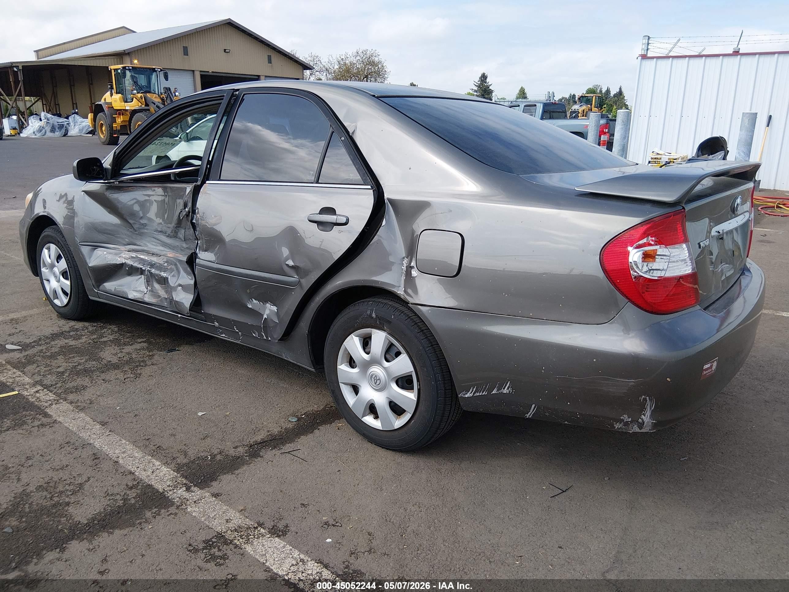2002 Toyota Camry Le Золотой vin: 4T1BE32K92U612263