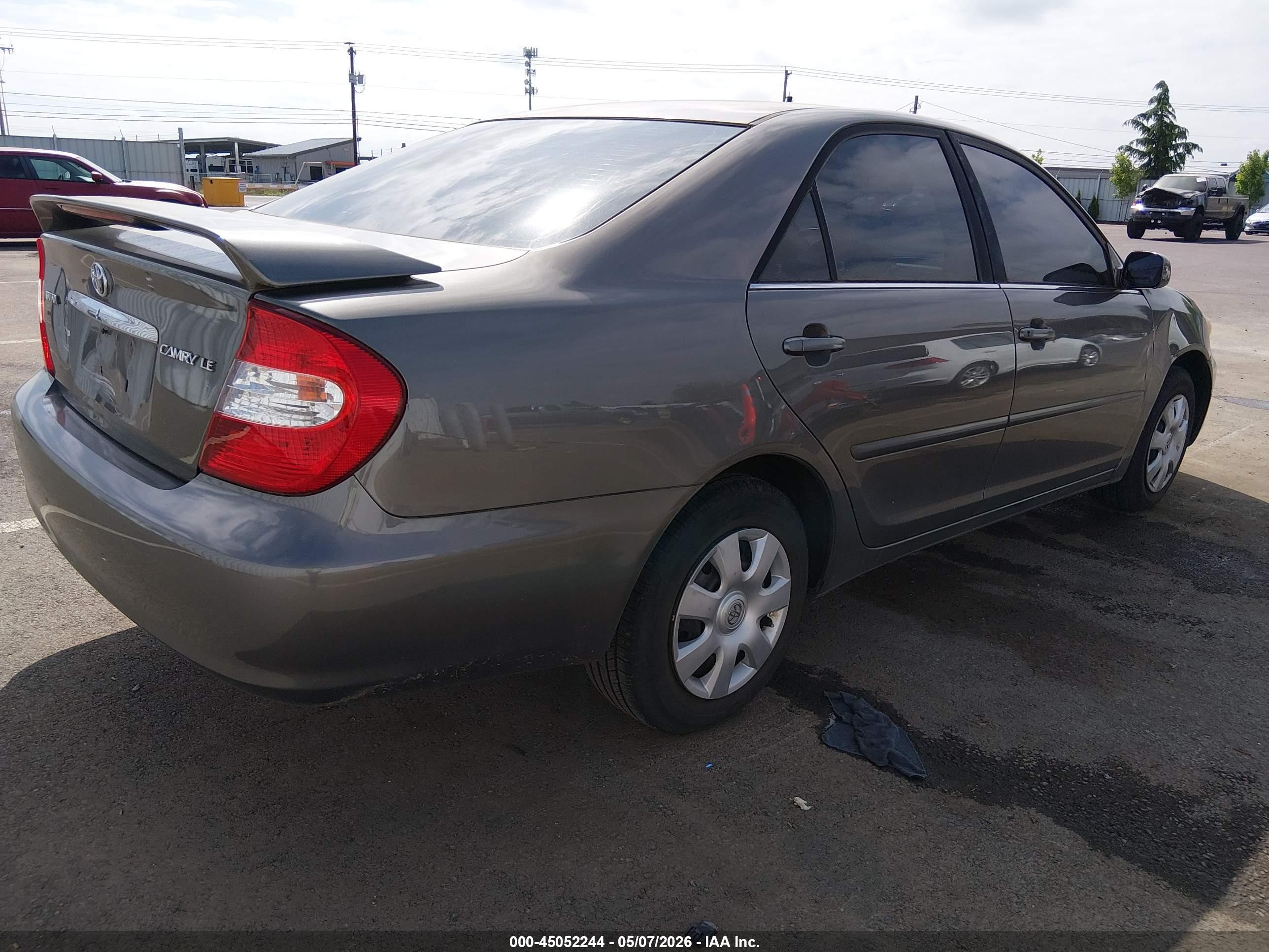 2002 Toyota Camry Le Золотой vin: 4T1BE32K92U612263