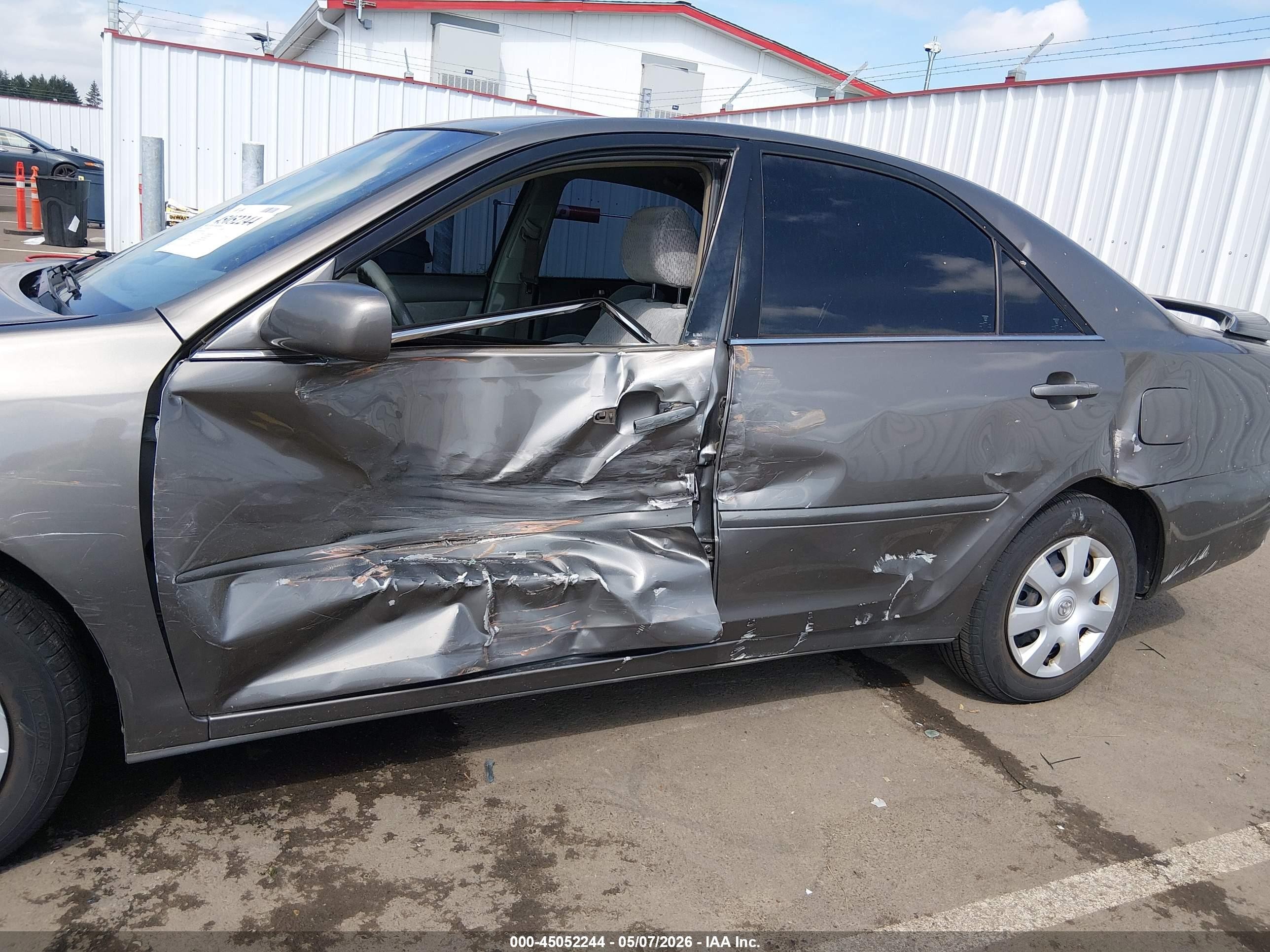 2002 Toyota Camry Le Золотой vin: 4T1BE32K92U612263