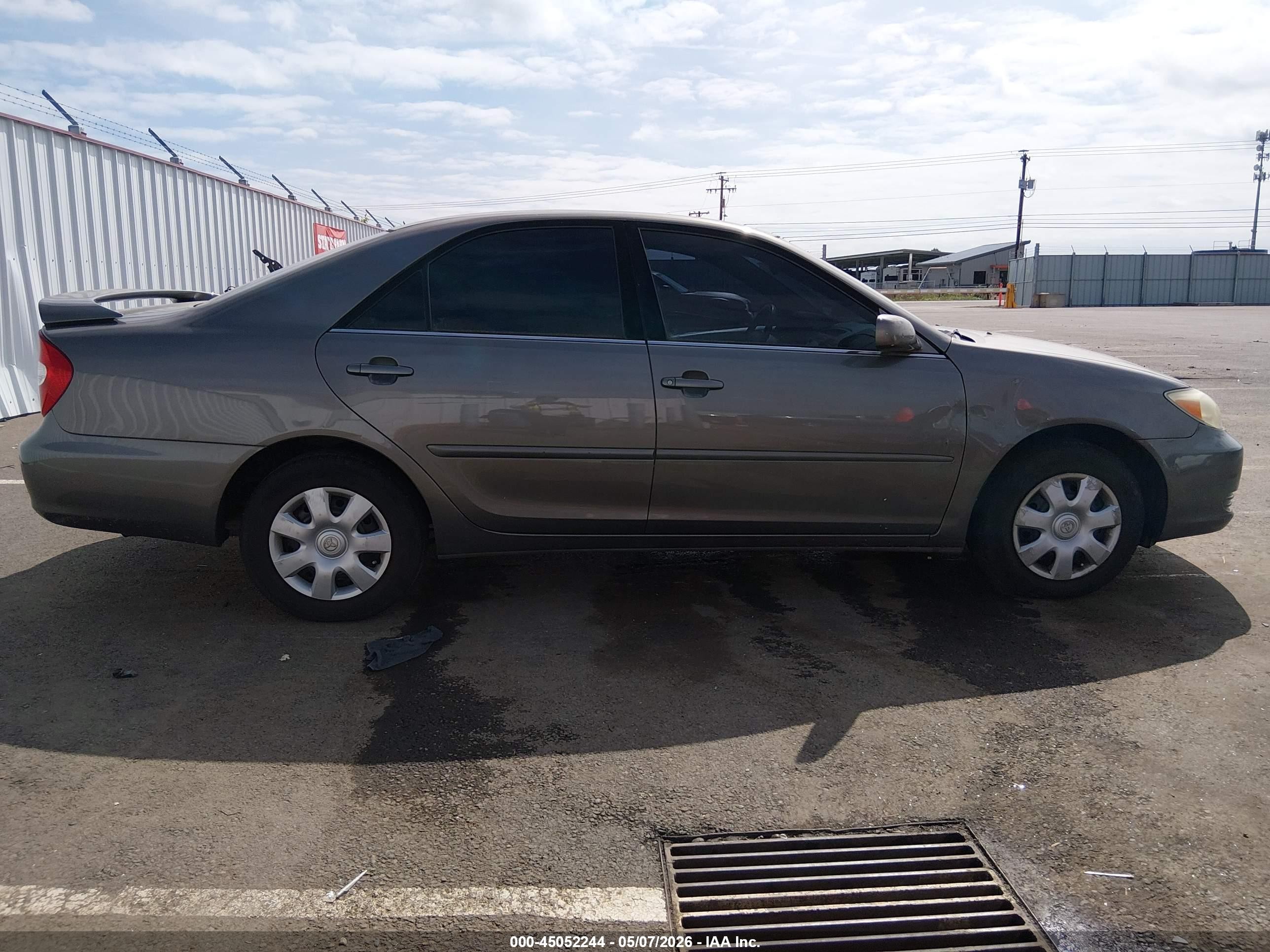 2002 Toyota Camry Le Золотой vin: 4T1BE32K92U612263